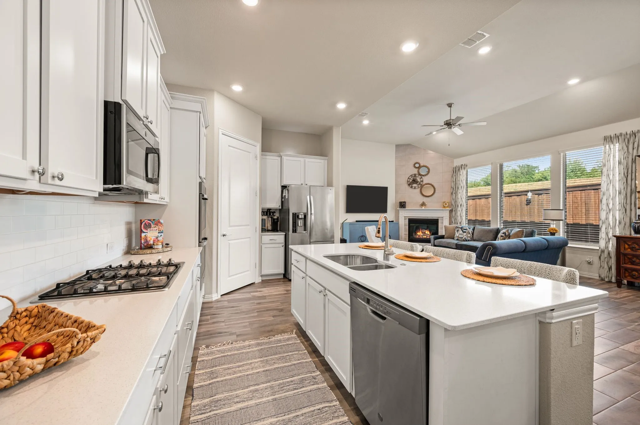 Single Family Residence For Sale in Tarrant County , 1833 Spotted Fawn Drive, Arlington, Texas 76005, 3 Bedroom, 2 Bathroom, 2 Garage spaces, 1,846 Sqft, built in 2020, mls#21392924, Real Estate Agent in Arlington, Homes For Sale in Tarrant county, Homes For Sale in Arlington, Realtor in Arlington Texas, Real Estate Brokerage Independent Realty Texas, Luminita Cordes Realtor
