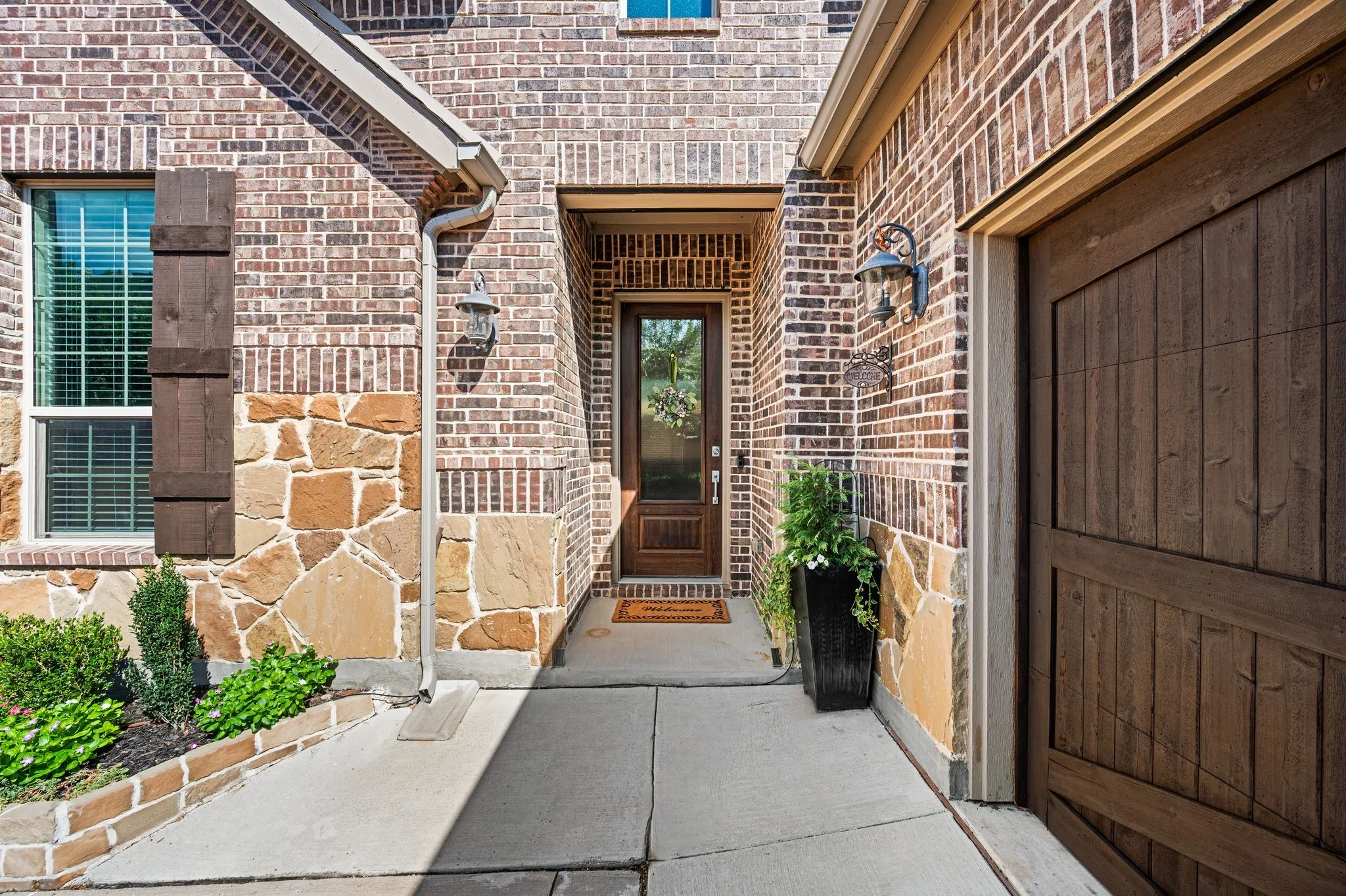 Single Family Residence For Sale in Tarrant County , 1833 Spotted Fawn Drive, Arlington, Texas 76005, 3 Bedroom, 2 Bathroom, 2 Garage spaces, 1,846 Sqft, built in 2020, mls#21392924, Real Estate Agent in Arlington, Homes For Sale in Tarrant county, Homes For Sale in Arlington, Realtor in Arlington Texas, Real Estate Brokerage Independent Realty Texas, Luminita Cordes Realtor