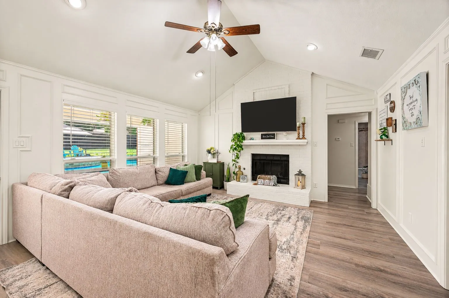 Single Family Residence For Sale in Dallas County , 5506 Coronado Drive, Garland, Texas 75043, 3 Bedroom, 2 Bathroom, 2 Garage spaces, 1,925 Sqft, built in 1983, mls#21390302, Real Estate Agent in Garland, Homes For Sale in Dallas county, Homes For Sale in Garland, Realtor in Garland Texas, Real Estate Brokerage Independent Realty Texas, Luminita Cordes Realtor