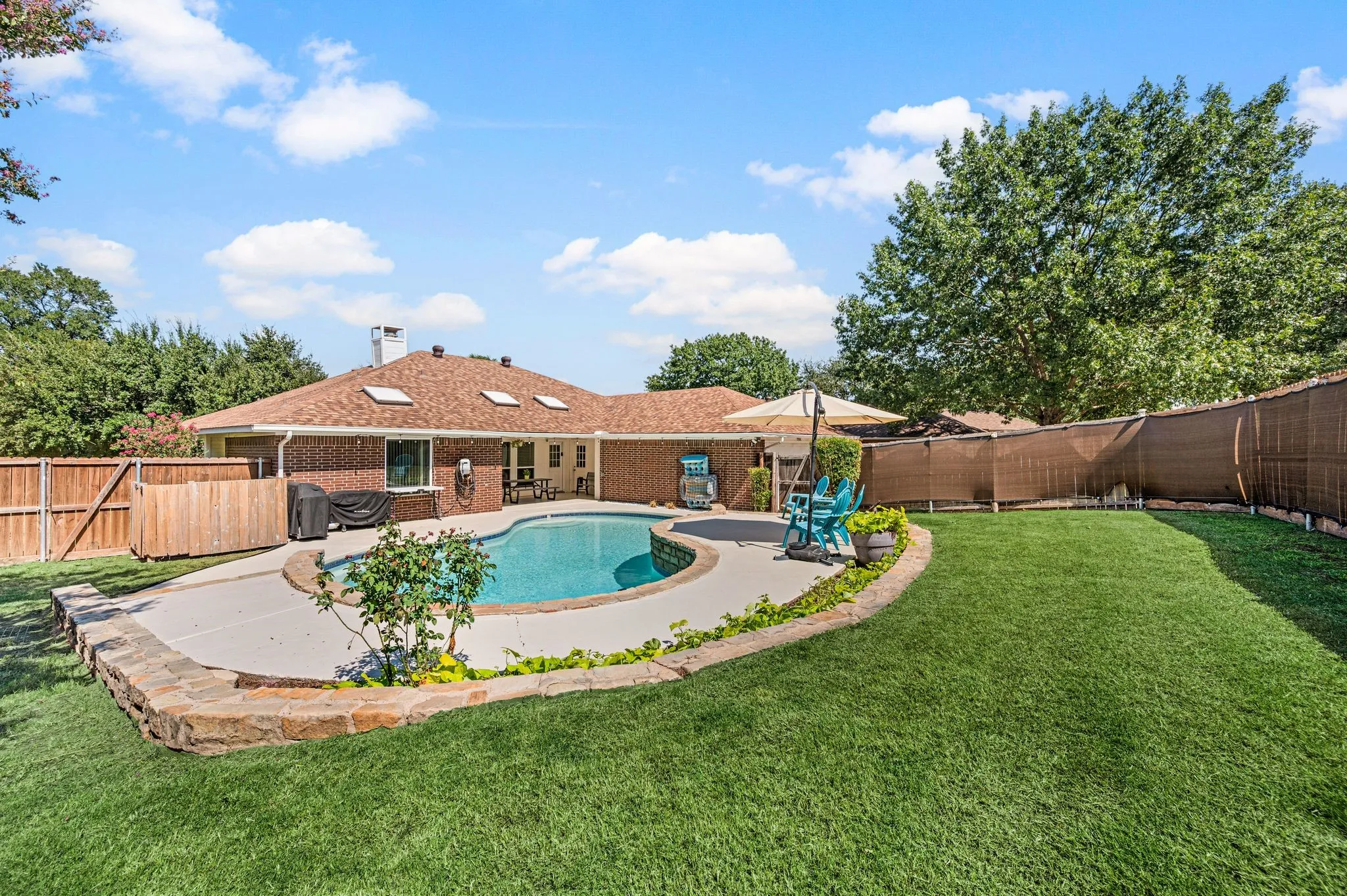 Single Family Residence For Sale in Dallas County , 5506 Coronado Drive, Garland, Texas 75043, 3 Bedroom, 2 Bathroom, 2 Garage spaces, 1,925 Sqft, built in 1983, mls#21390302, Real Estate Agent in Garland, Homes For Sale in Dallas county, Homes For Sale in Garland, Realtor in Garland Texas, Real Estate Brokerage Independent Realty Texas, Luminita Cordes Realtor