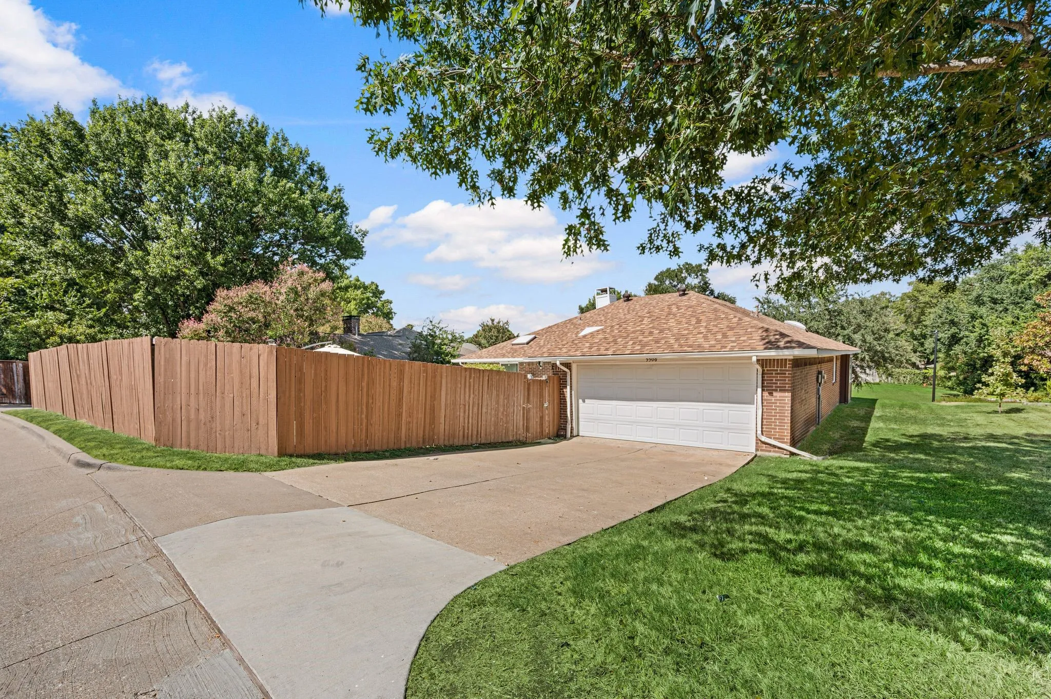 Single Family Residence For Sale in Dallas County , 5506 Coronado Drive, Garland, Texas 75043, 3 Bedroom, 2 Bathroom, 2 Garage spaces, 1,925 Sqft, built in 1983, mls#21390302, Real Estate Agent in Garland, Homes For Sale in Dallas county, Homes For Sale in Garland, Realtor in Garland Texas, Real Estate Brokerage Independent Realty Texas, Luminita Cordes Realtor