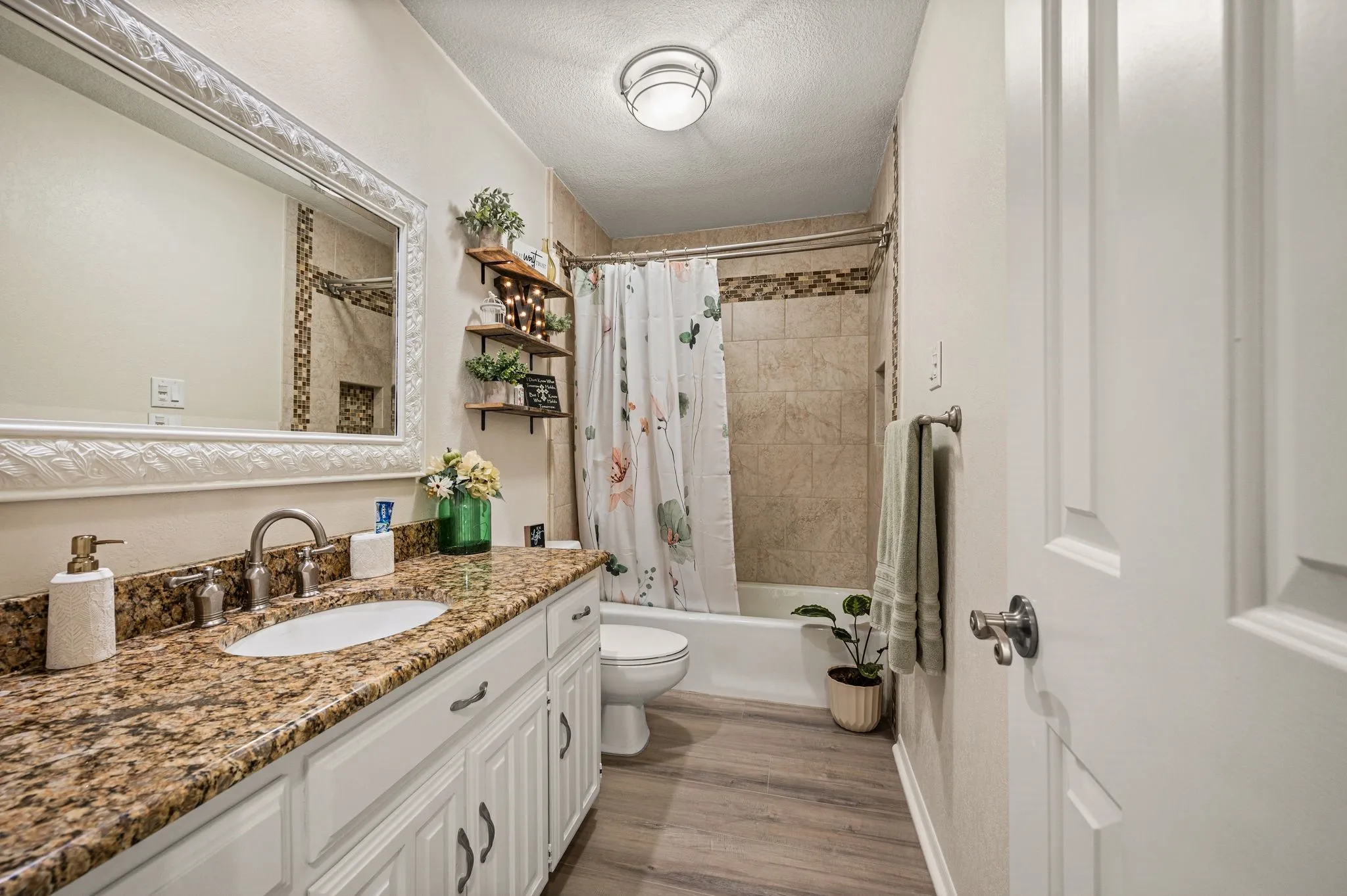 Single Family Residence For Sale in Dallas County , 5506 Coronado Drive, Garland, Texas 75043, 3 Bedroom, 2 Bathroom, 2 Garage spaces, 1,925 Sqft, built in 1983, mls#21390302, Real Estate Agent in Garland, Homes For Sale in Dallas county, Homes For Sale in Garland, Realtor in Garland Texas, Real Estate Brokerage Independent Realty Texas, Luminita Cordes Realtor