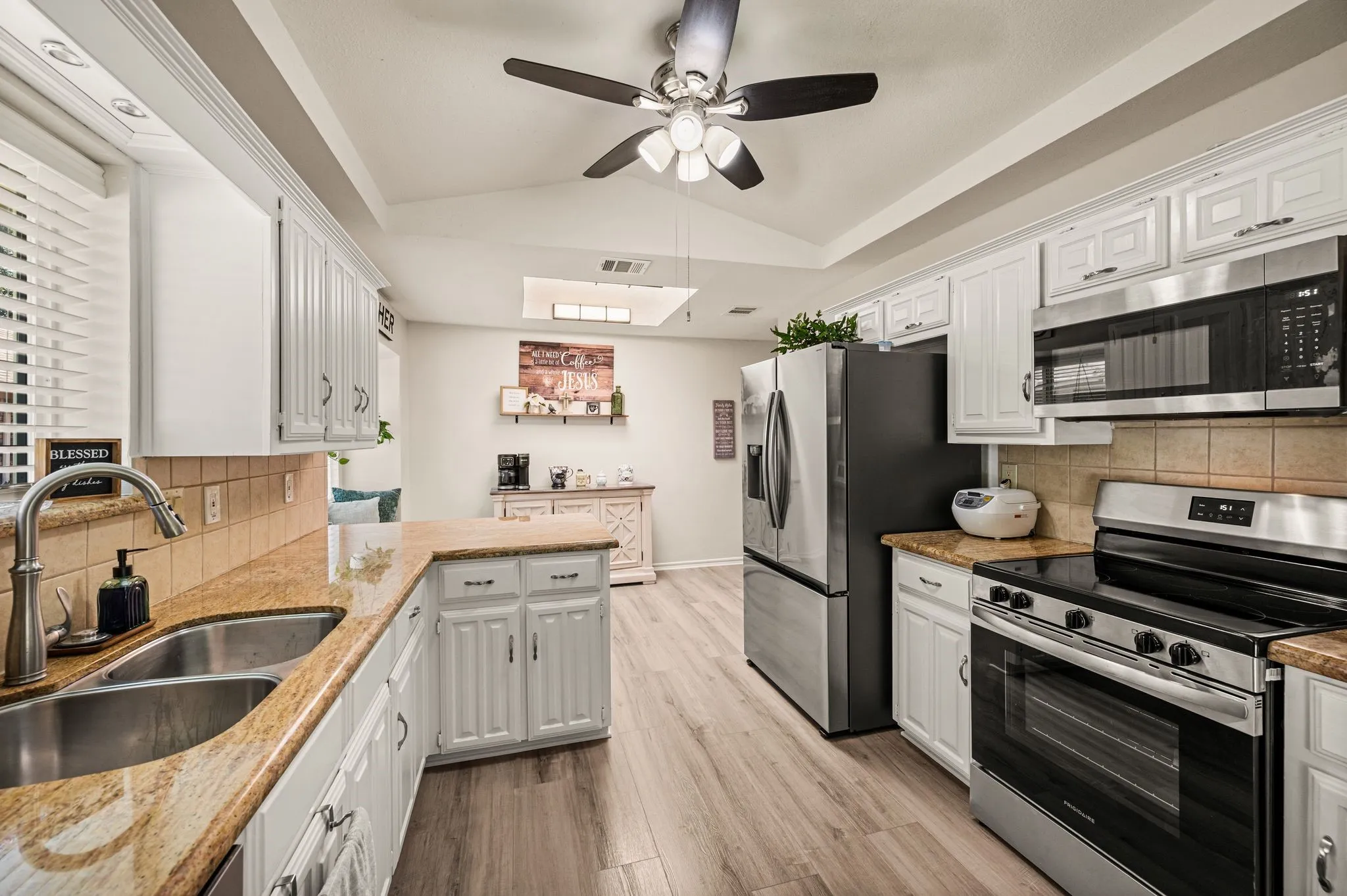Single Family Residence For Sale in Dallas County , 5506 Coronado Drive, Garland, Texas 75043, 3 Bedroom, 2 Bathroom, 2 Garage spaces, 1,925 Sqft, built in 1983, mls#21390302, Real Estate Agent in Garland, Homes For Sale in Dallas county, Homes For Sale in Garland, Realtor in Garland Texas, Real Estate Brokerage Independent Realty Texas, Luminita Cordes Realtor