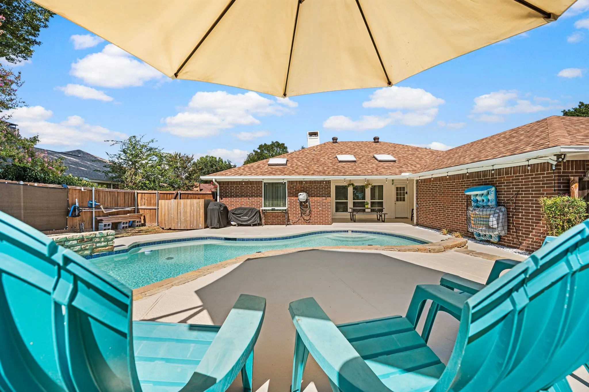 Single Family Residence For Sale in Dallas County , 5506 Coronado Drive, Garland, Texas 75043, 3 Bedroom, 2 Bathroom, 2 Garage spaces, 1,925 Sqft, built in 1983, mls#21390302, Real Estate Agent in Garland, Homes For Sale in Dallas county, Homes For Sale in Garland, Realtor in Garland Texas, Real Estate Brokerage Independent Realty Texas, Luminita Cordes Realtor