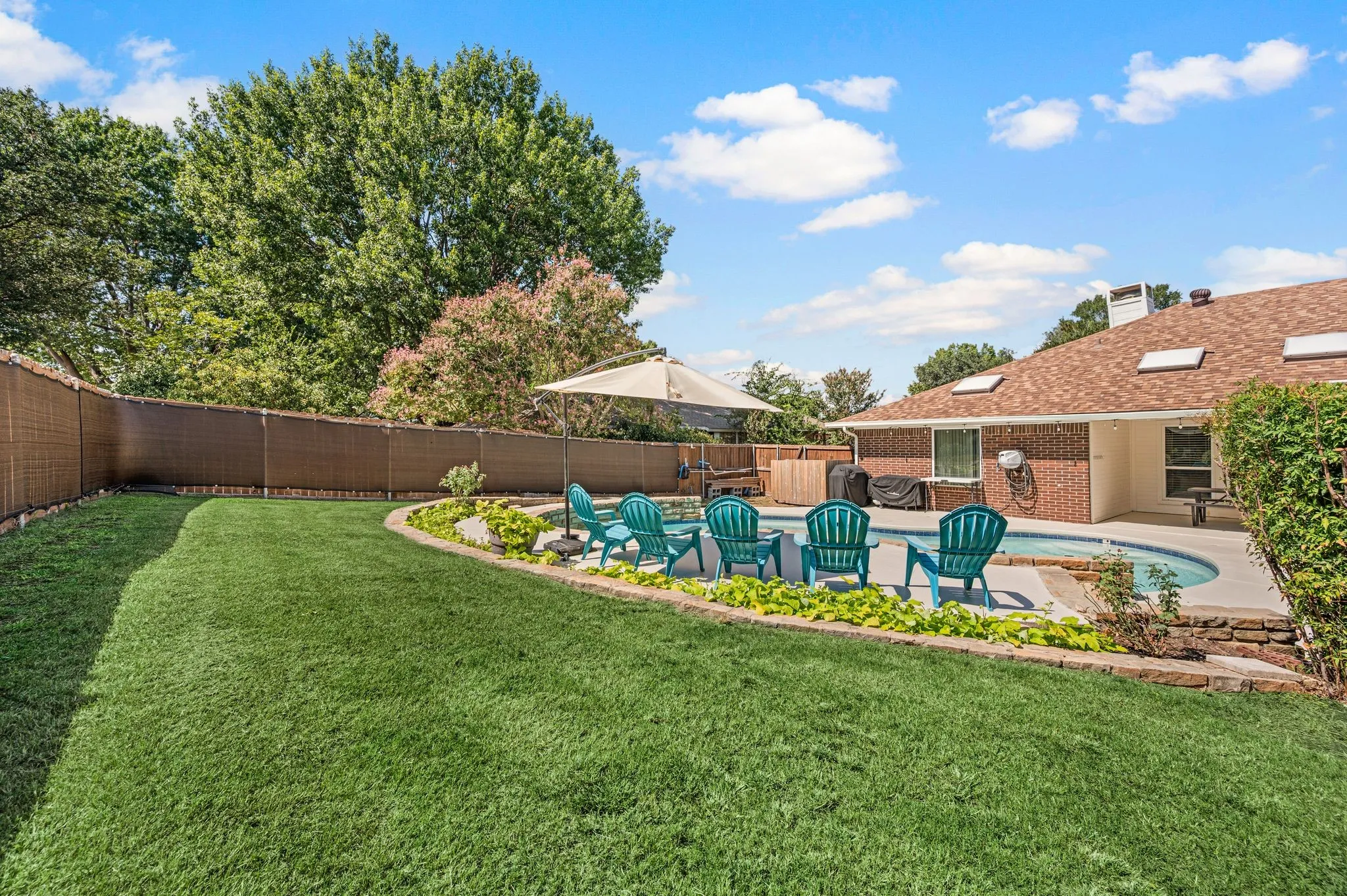 Single Family Residence For Sale in Dallas County , 5506 Coronado Drive, Garland, Texas 75043, 3 Bedroom, 2 Bathroom, 2 Garage spaces, 1,925 Sqft, built in 1983, mls#21390302, Real Estate Agent in Garland, Homes For Sale in Dallas county, Homes For Sale in Garland, Realtor in Garland Texas, Real Estate Brokerage Independent Realty Texas, Luminita Cordes Realtor