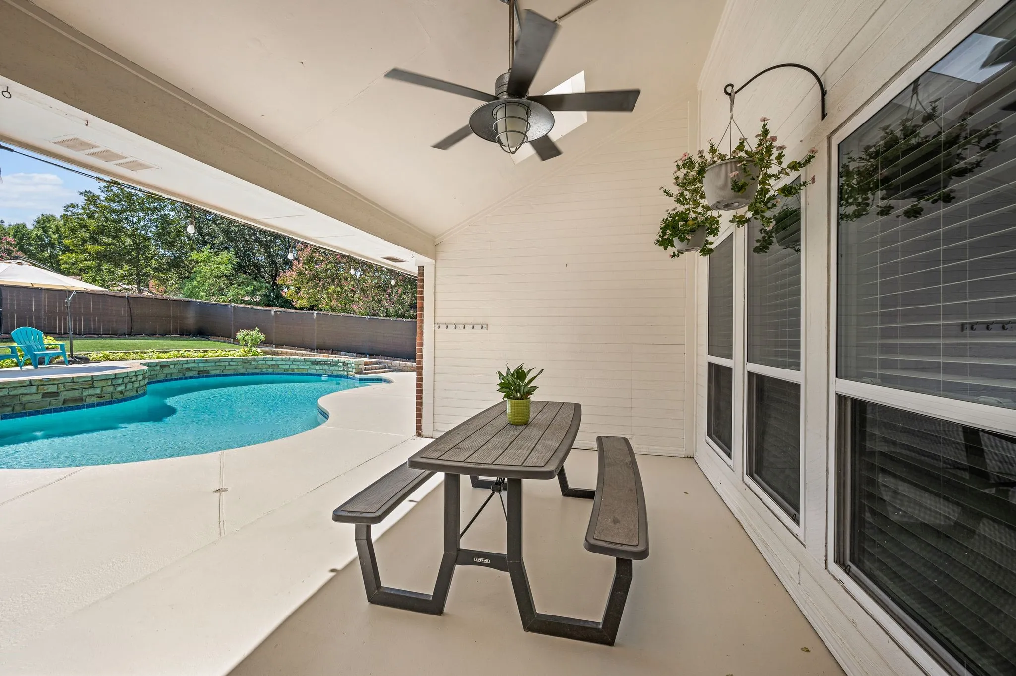 Single Family Residence For Sale in Dallas County , 5506 Coronado Drive, Garland, Texas 75043, 3 Bedroom, 2 Bathroom, 2 Garage spaces, 1,925 Sqft, built in 1983, mls#21390302, Real Estate Agent in Garland, Homes For Sale in Dallas county, Homes For Sale in Garland, Realtor in Garland Texas, Real Estate Brokerage Independent Realty Texas, Luminita Cordes Realtor