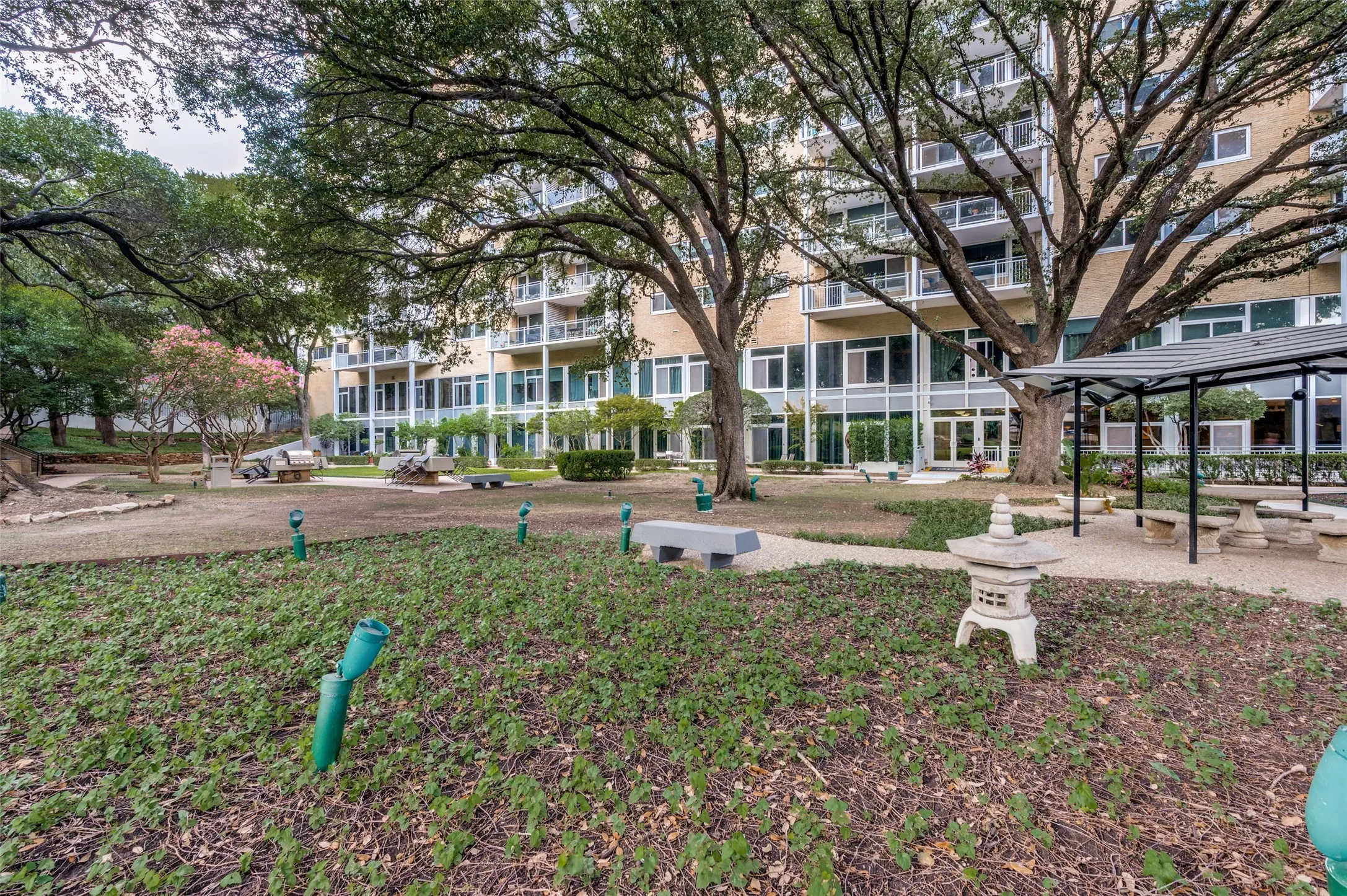 Condominium For Sale in Dallas County , 3883 Turtle Creek Boulevard 411, Dallas, Texas 75219, 1 Bedroom, 1 Bathroom, 1 Garage spaces, 774 Sqft, built in 1963, mls#21395601, Real Estate Agent in Dallas, Homes For Sale in Dallas county, Homes For Sale in Dallas, Realtor in Dallas Texas, Real Estate Brokerage Independent Realty Texas, Luminita Cordes Realtor