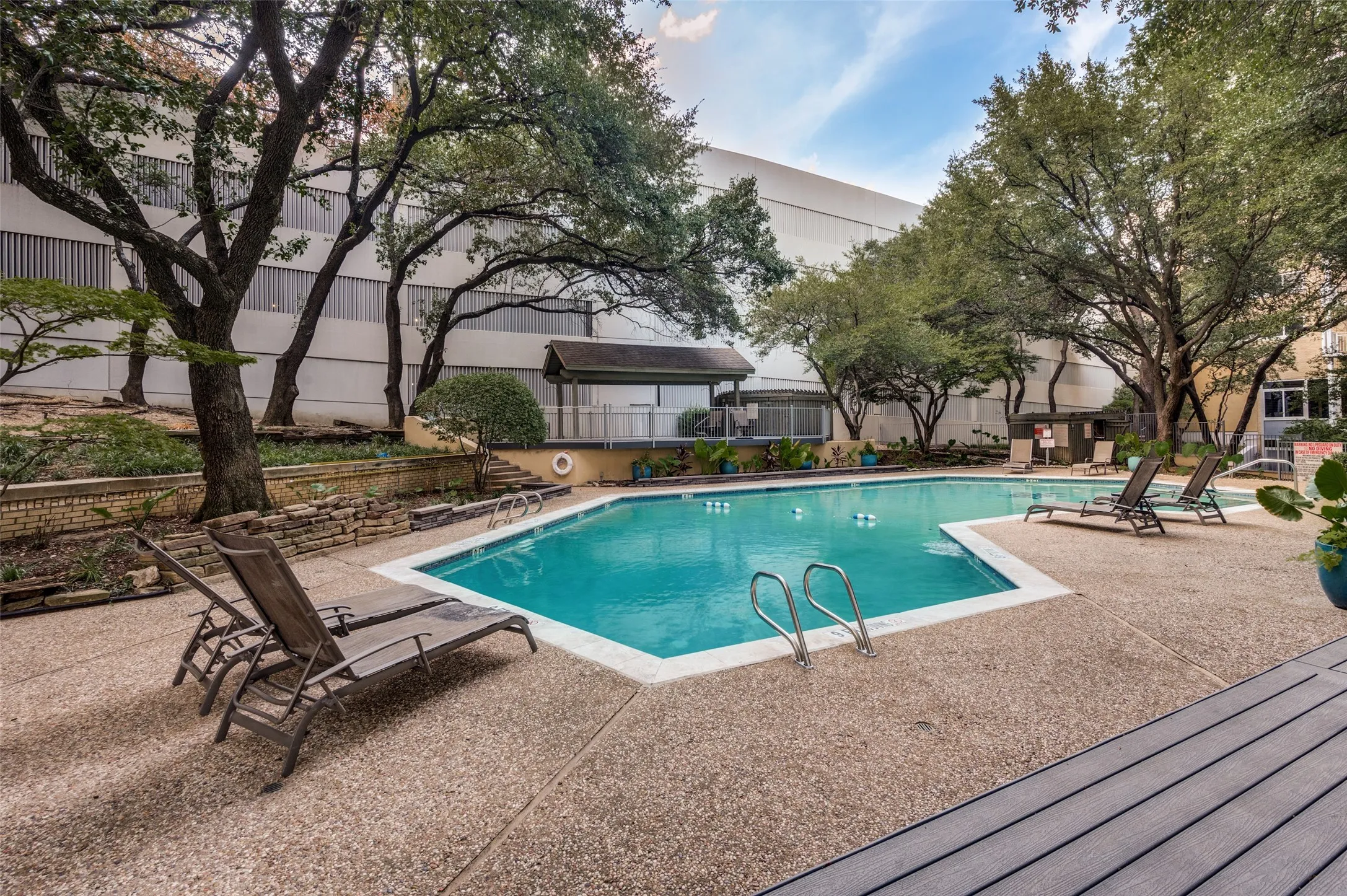 Condominium For Sale in Dallas County , 3883 Turtle Creek Boulevard 411, Dallas, Texas 75219, 1 Bedroom, 1 Bathroom, 1 Garage spaces, 774 Sqft, built in 1963, mls#21395601, Real Estate Agent in Dallas, Homes For Sale in Dallas county, Homes For Sale in Dallas, Realtor in Dallas Texas, Real Estate Brokerage Independent Realty Texas, Luminita Cordes Realtor