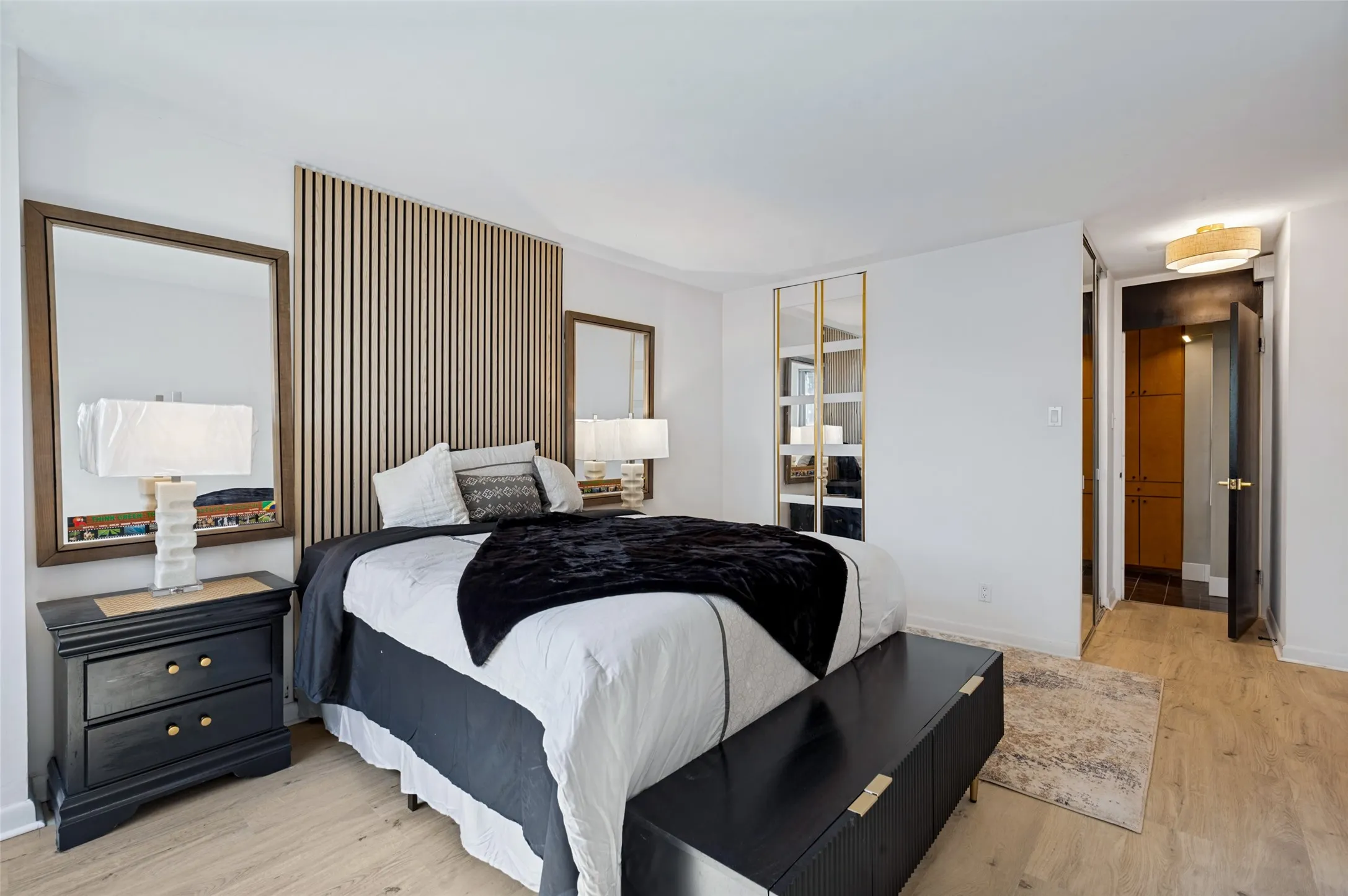 Condominium For Sale in Dallas County , 3883 Turtle Creek Boulevard 411, Dallas, Texas 75219, 1 Bedroom, 1 Bathroom, 1 Garage spaces, 774 Sqft, built in 1963, mls#21395601, Real Estate Agent in Dallas, Homes For Sale in Dallas county, Homes For Sale in Dallas, Realtor in Dallas Texas, Real Estate Brokerage Independent Realty Texas, Luminita Cordes Realtor