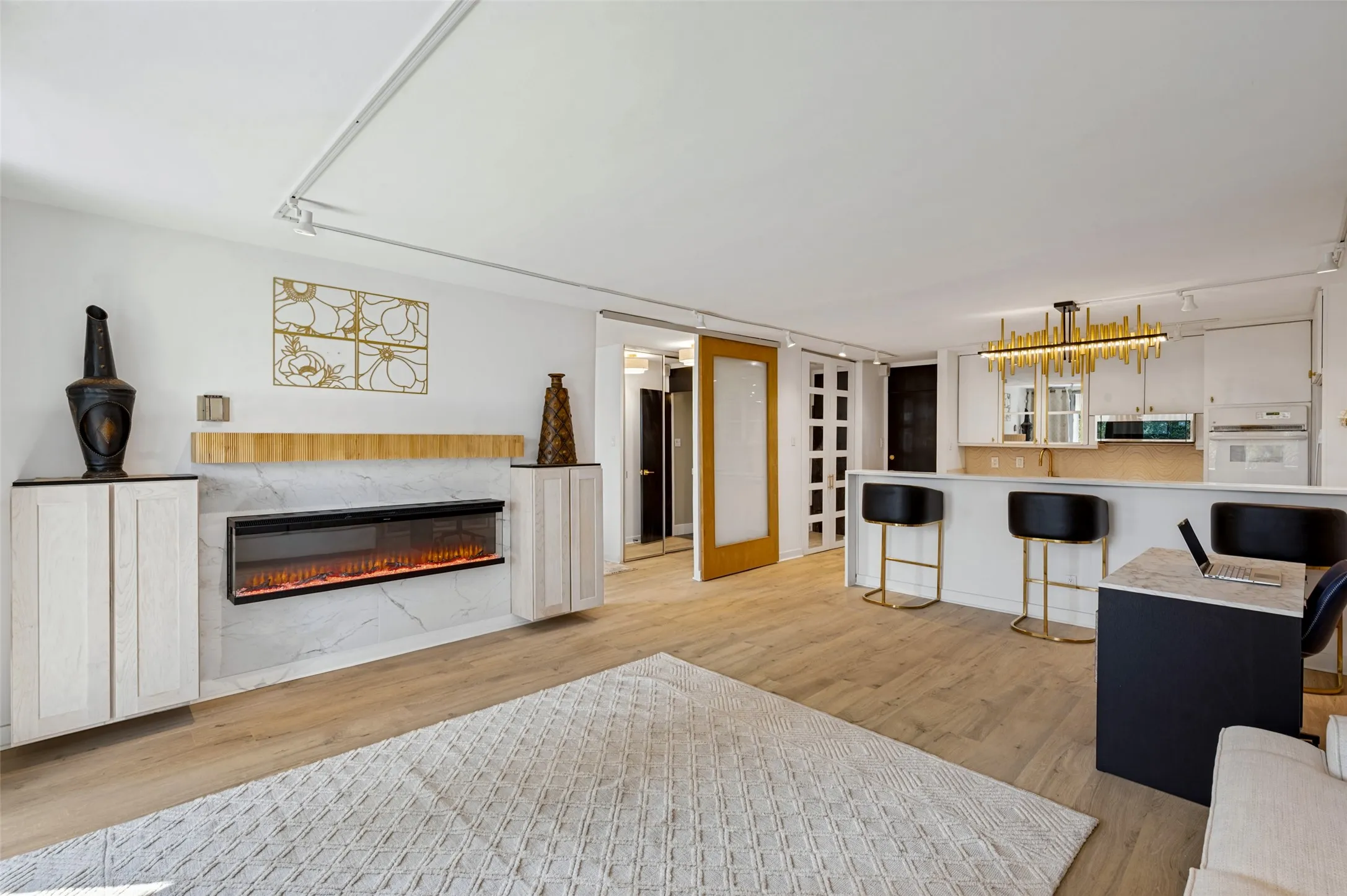 Condominium For Sale in Dallas County , 3883 Turtle Creek Boulevard 411, Dallas, Texas 75219, 1 Bedroom, 1 Bathroom, 1 Garage spaces, 774 Sqft, built in 1963, mls#21395601, Real Estate Agent in Dallas, Homes For Sale in Dallas county, Homes For Sale in Dallas, Realtor in Dallas Texas, Real Estate Brokerage Independent Realty Texas, Luminita Cordes Realtor