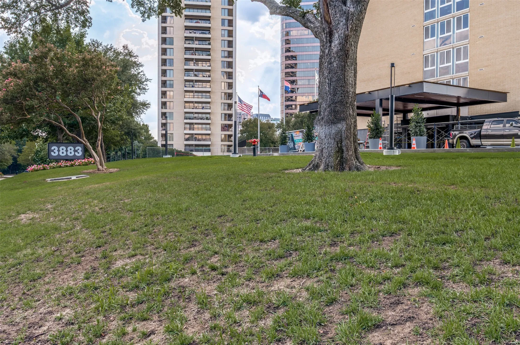 Condominium For Sale in Dallas County , 3883 Turtle Creek Boulevard 411, Dallas, Texas 75219, 1 Bedroom, 1 Bathroom, 1 Garage spaces, 774 Sqft, built in 1963, mls#21395601, Real Estate Agent in Dallas, Homes For Sale in Dallas county, Homes For Sale in Dallas, Realtor in Dallas Texas, Real Estate Brokerage Independent Realty Texas, Luminita Cordes Realtor