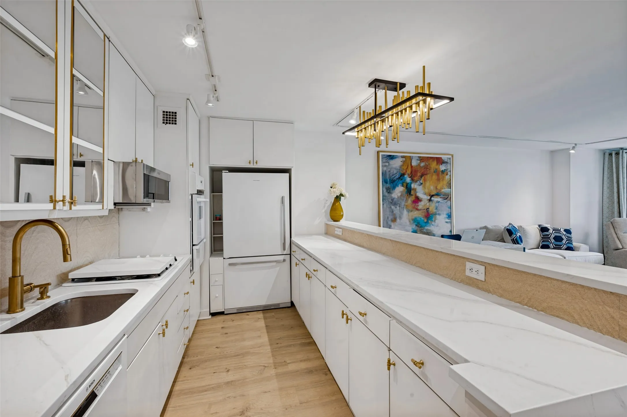 Condominium For Sale in Dallas County , 3883 Turtle Creek Boulevard 411, Dallas, Texas 75219, 1 Bedroom, 1 Bathroom, 1 Garage spaces, 774 Sqft, built in 1963, mls#21395601, Real Estate Agent in Dallas, Homes For Sale in Dallas county, Homes For Sale in Dallas, Realtor in Dallas Texas, Real Estate Brokerage Independent Realty Texas, Luminita Cordes Realtor