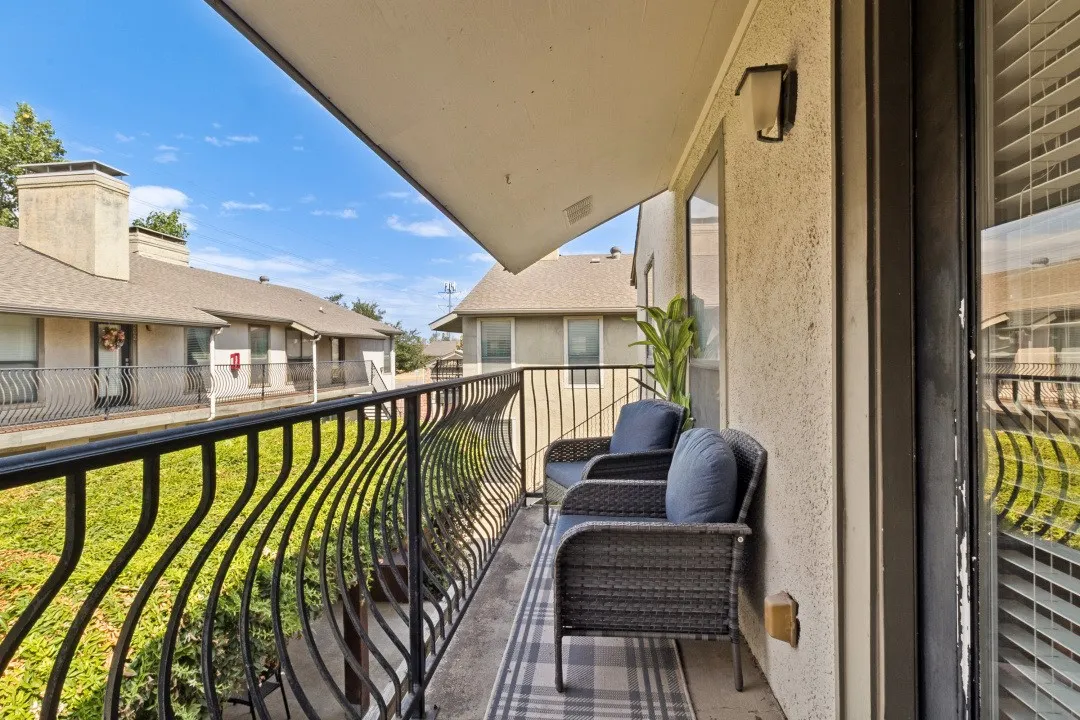Balcony over looks grilling area