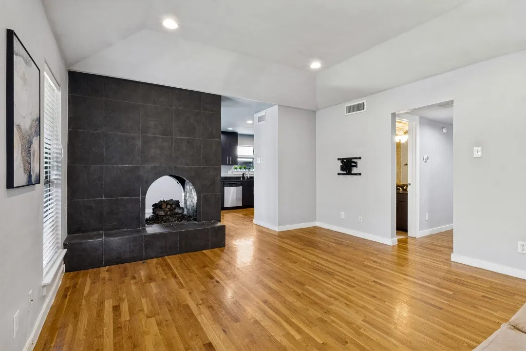 Condominium For Sale in Dallas County , 5806 Birchbrook Drive 210, Dallas, Texas 75206, 2 Bedroom, 2 Bathroom, Garage spaces, 1,097 Sqft, built in 1970, mls#21395697, Real Estate Agent in Dallas, Homes For Sale in Dallas county, Homes For Sale in Dallas, Realtor in Dallas Texas, Real Estate Brokerage Independent Realty Texas, Luminita Cordes Realtor