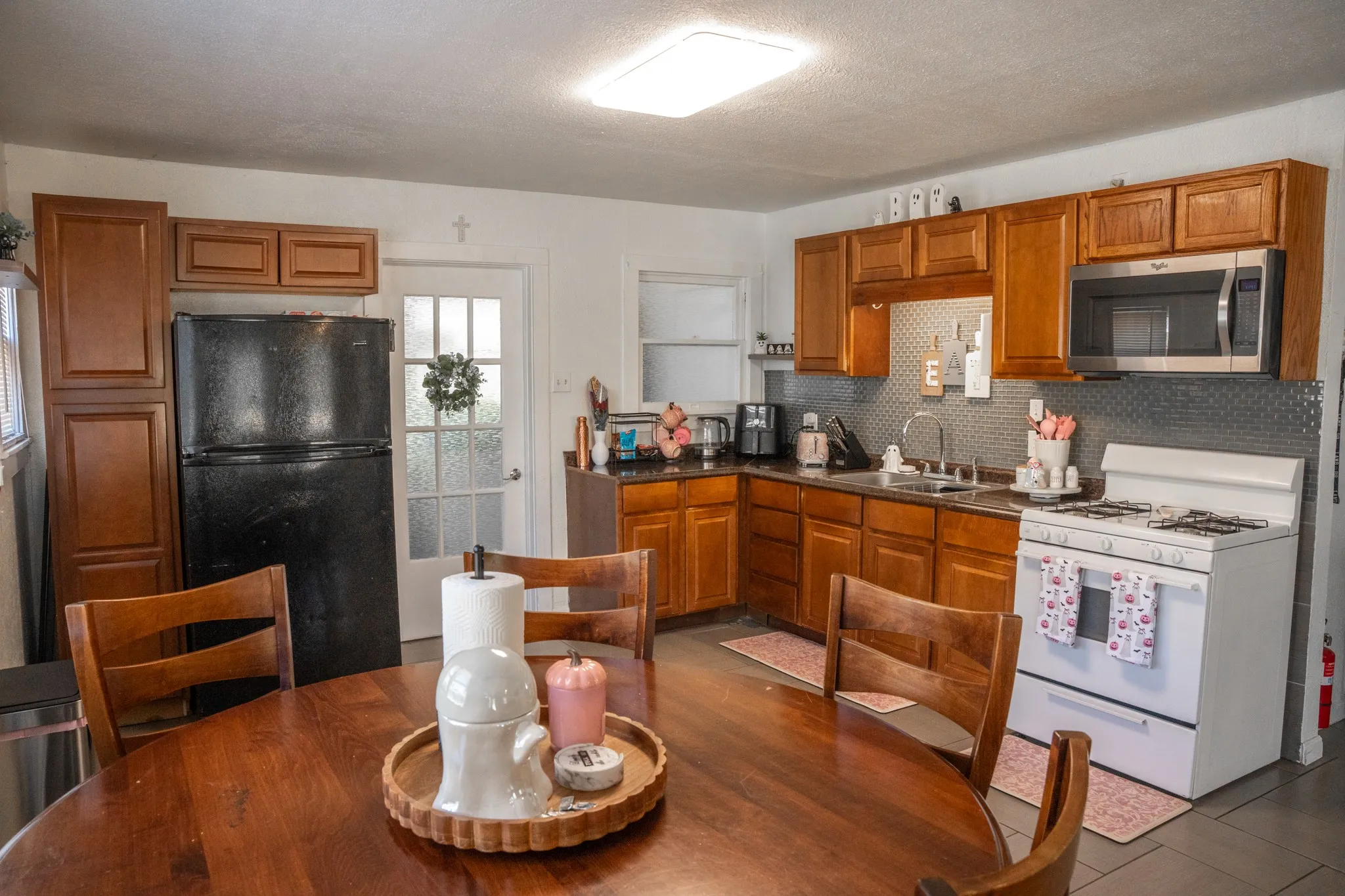 Single Family Residence For Sale in Tarrant County , 2945 Handley Drive, Fort Worth, Texas 76112, 2 Bedroom, 1 Bathroom, Garage spaces, 1,224 Sqft, built in 1949, mls#21385655, Real Estate Agent in Fort Worth, Homes For Sale in Tarrant county, Homes For Sale in Fort Worth, Realtor in Fort Worth Texas, Real Estate Brokerage Independent Realty Texas, Luminita Cordes Realtor