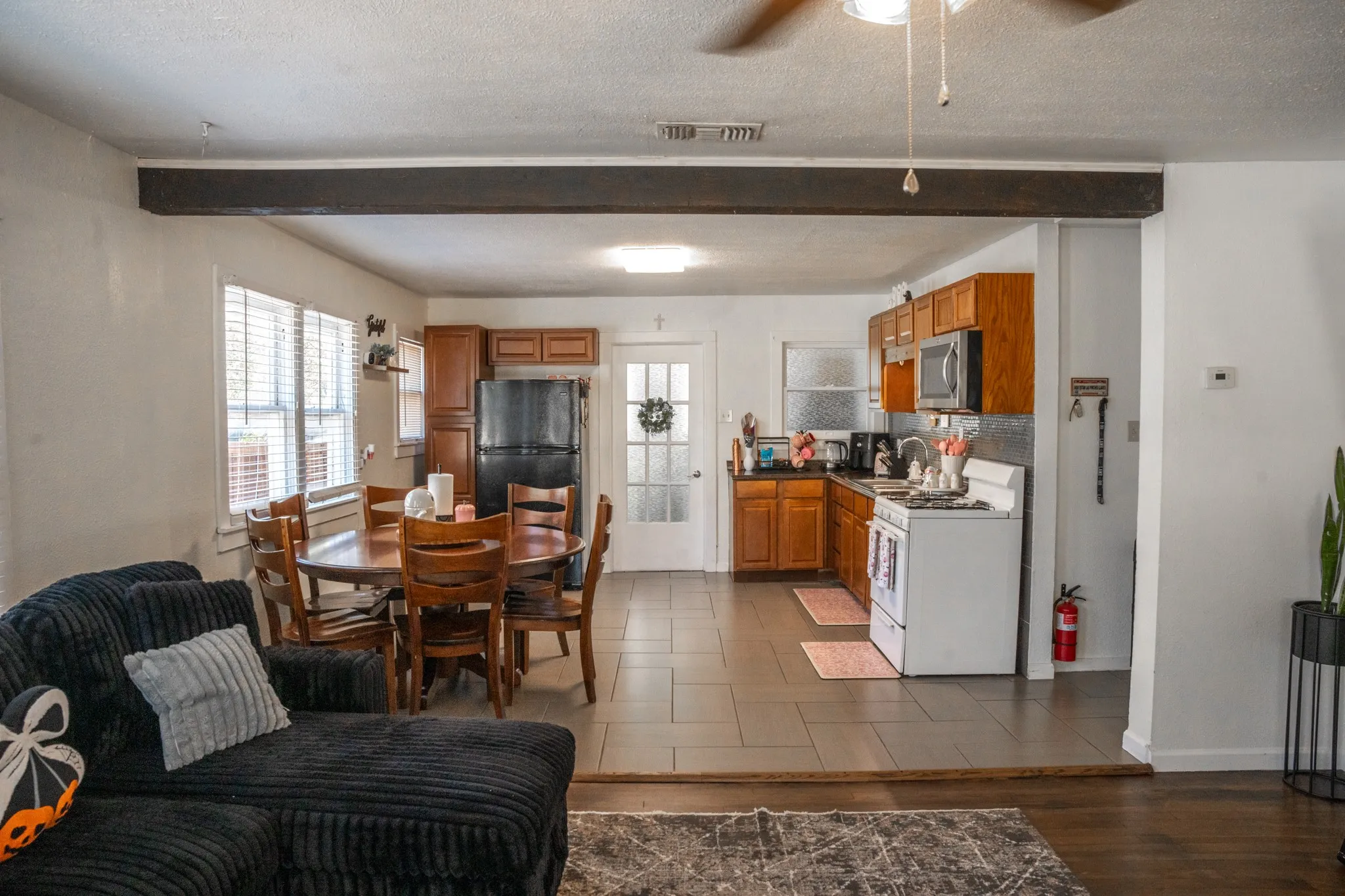 Single Family Residence For Sale in Tarrant County , 2945 Handley Drive, Fort Worth, Texas 76112, 2 Bedroom, 1 Bathroom, Garage spaces, 1,224 Sqft, built in 1949, mls#21385655, Real Estate Agent in Fort Worth, Homes For Sale in Tarrant county, Homes For Sale in Fort Worth, Realtor in Fort Worth Texas, Real Estate Brokerage Independent Realty Texas, Luminita Cordes Realtor