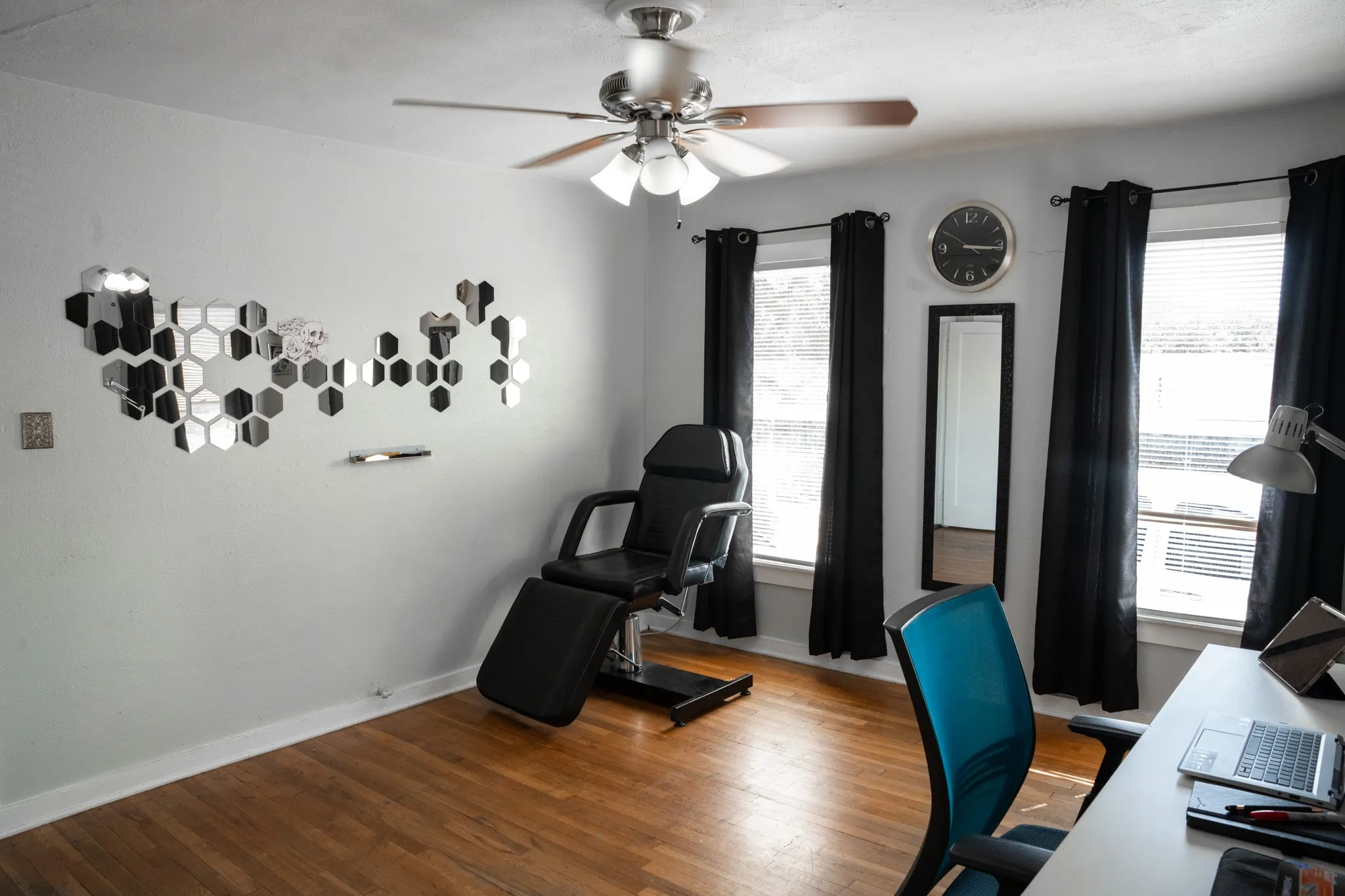 Single Family Residence For Sale in Tarrant County , 2945 Handley Drive, Fort Worth, Texas 76112, 2 Bedroom, 1 Bathroom, Garage spaces, 1,224 Sqft, built in 1949, mls#21385655, Real Estate Agent in Fort Worth, Homes For Sale in Tarrant county, Homes For Sale in Fort Worth, Realtor in Fort Worth Texas, Real Estate Brokerage Independent Realty Texas, Luminita Cordes Realtor