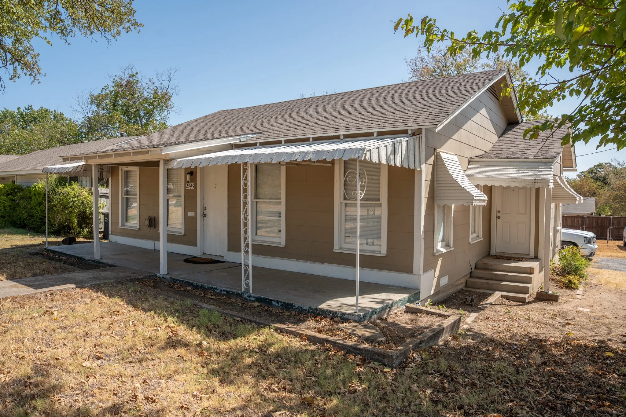 Single Family Residence For Sale in Tarrant County , 2945 Handley Drive, Fort Worth, Texas 76112, 2 Bedroom, 1 Bathroom, Garage spaces, 1,224 Sqft, built in 1949, mls#21385655, Real Estate Agent in Fort Worth, Homes For Sale in Tarrant county, Homes For Sale in Fort Worth, Realtor in Fort Worth Texas, Real Estate Brokerage Independent Realty Texas, Luminita Cordes Realtor
