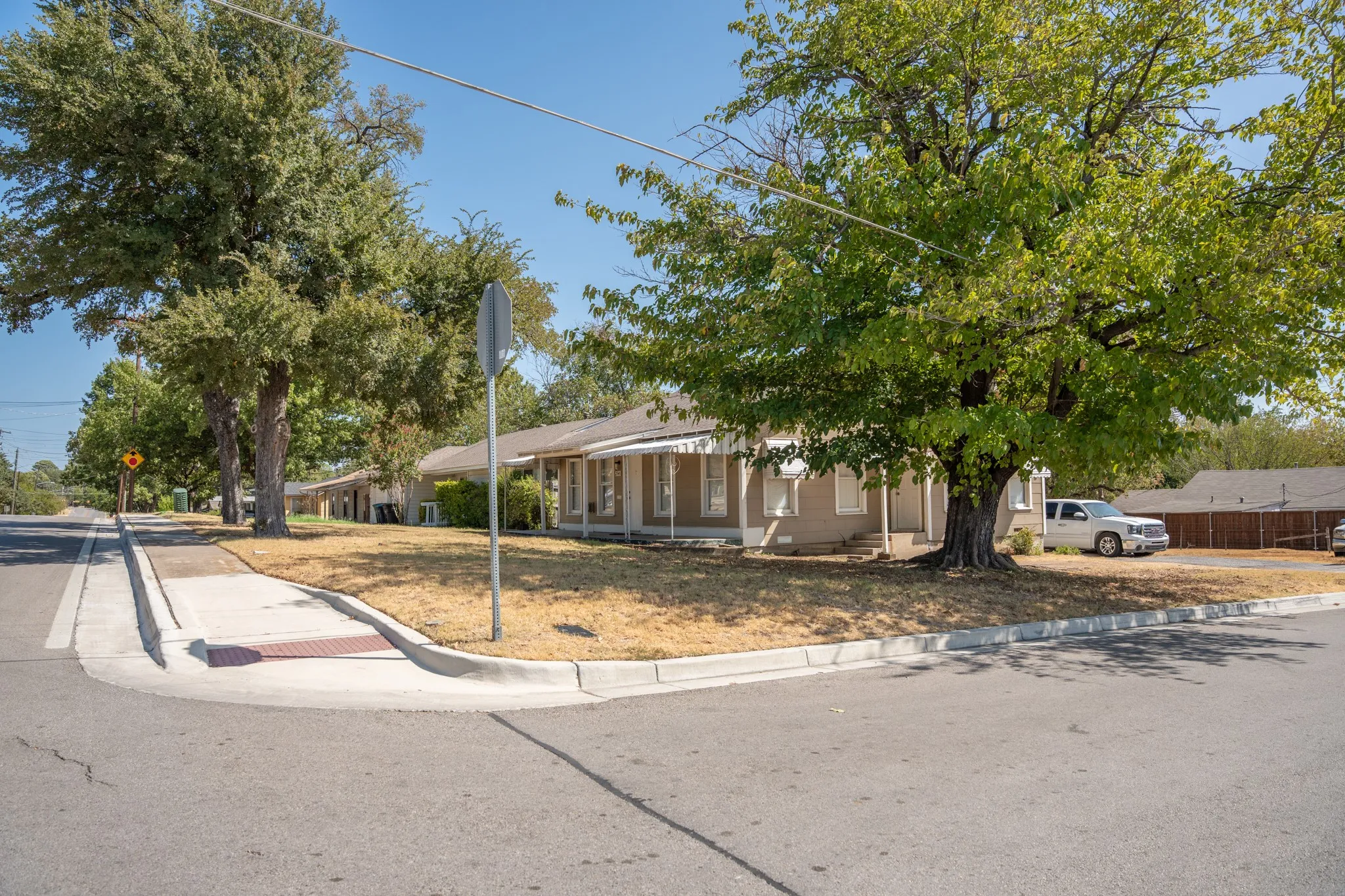 Single Family Residence For Sale in Tarrant County , 2945 Handley Drive, Fort Worth, Texas 76112, 2 Bedroom, 1 Bathroom, Garage spaces, 1,224 Sqft, built in 1949, mls#21385655, Real Estate Agent in Fort Worth, Homes For Sale in Tarrant county, Homes For Sale in Fort Worth, Realtor in Fort Worth Texas, Real Estate Brokerage Independent Realty Texas, Luminita Cordes Realtor