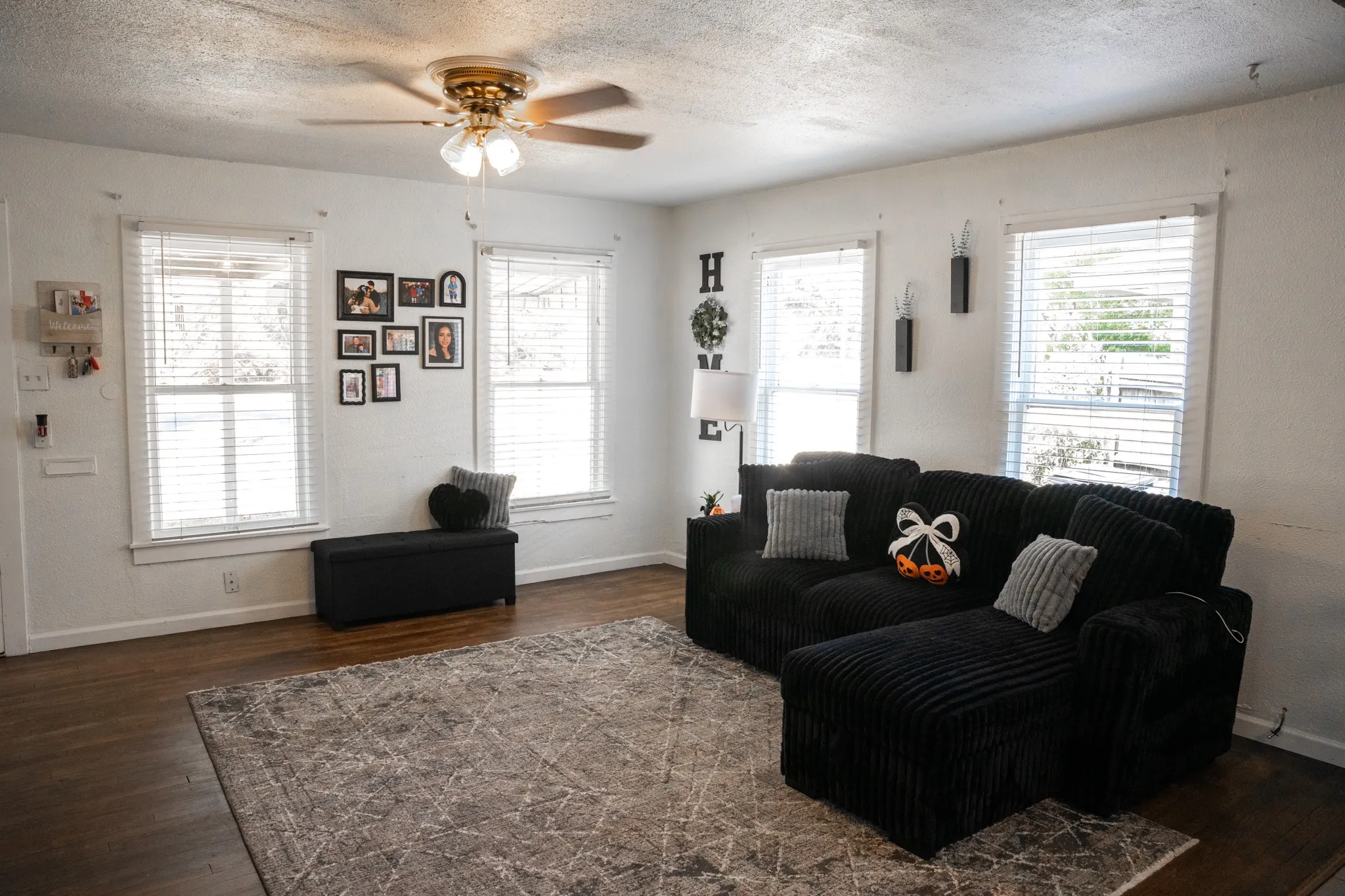 Single Family Residence For Sale in Tarrant County , 2945 Handley Drive, Fort Worth, Texas 76112, 2 Bedroom, 1 Bathroom, Garage spaces, 1,224 Sqft, built in 1949, mls#21385655, Real Estate Agent in Fort Worth, Homes For Sale in Tarrant county, Homes For Sale in Fort Worth, Realtor in Fort Worth Texas, Real Estate Brokerage Independent Realty Texas, Luminita Cordes Realtor