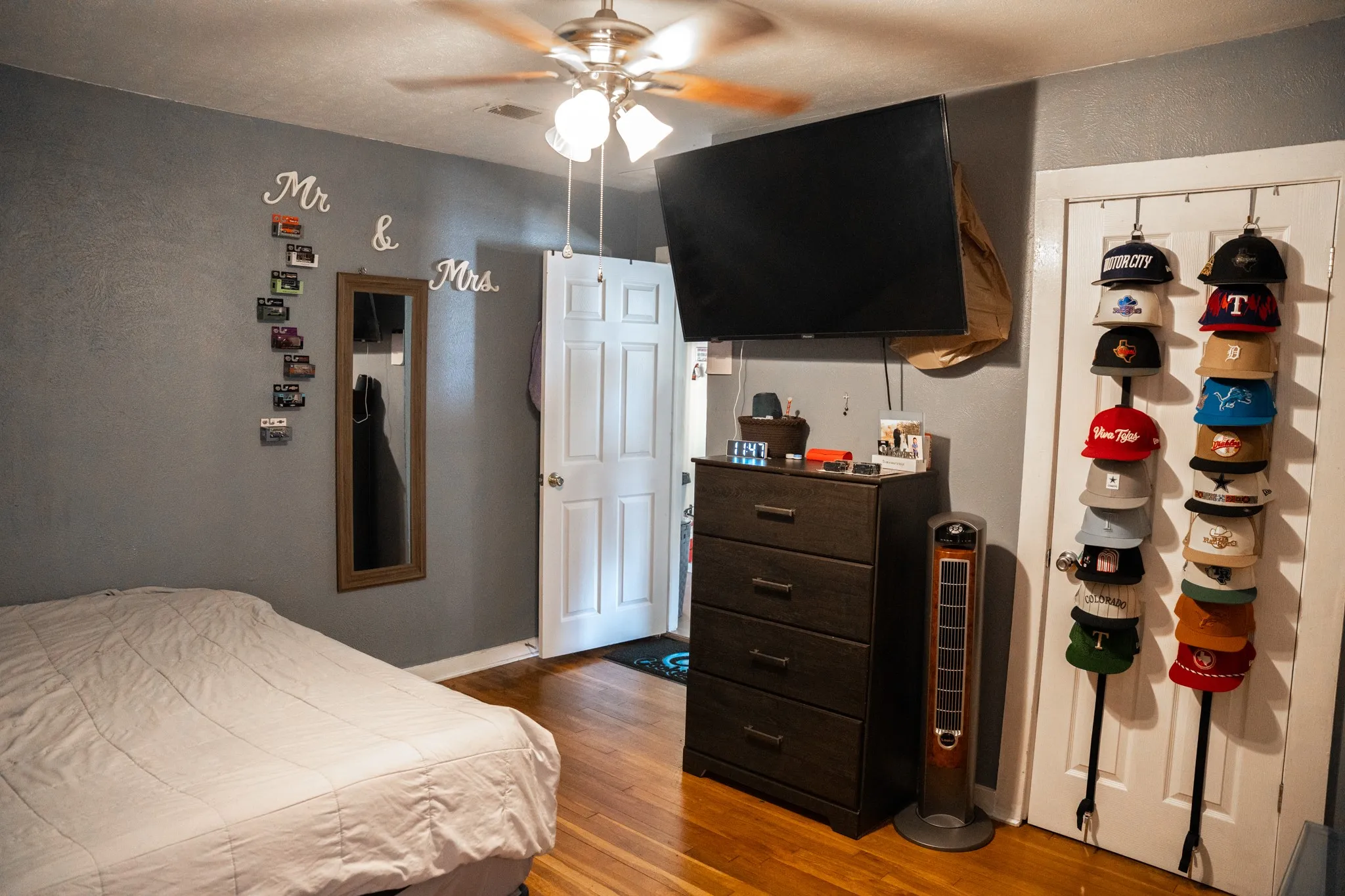Single Family Residence For Sale in Tarrant County , 2945 Handley Drive, Fort Worth, Texas 76112, 2 Bedroom, 1 Bathroom, Garage spaces, 1,224 Sqft, built in 1949, mls#21385655, Real Estate Agent in Fort Worth, Homes For Sale in Tarrant county, Homes For Sale in Fort Worth, Realtor in Fort Worth Texas, Real Estate Brokerage Independent Realty Texas, Luminita Cordes Realtor