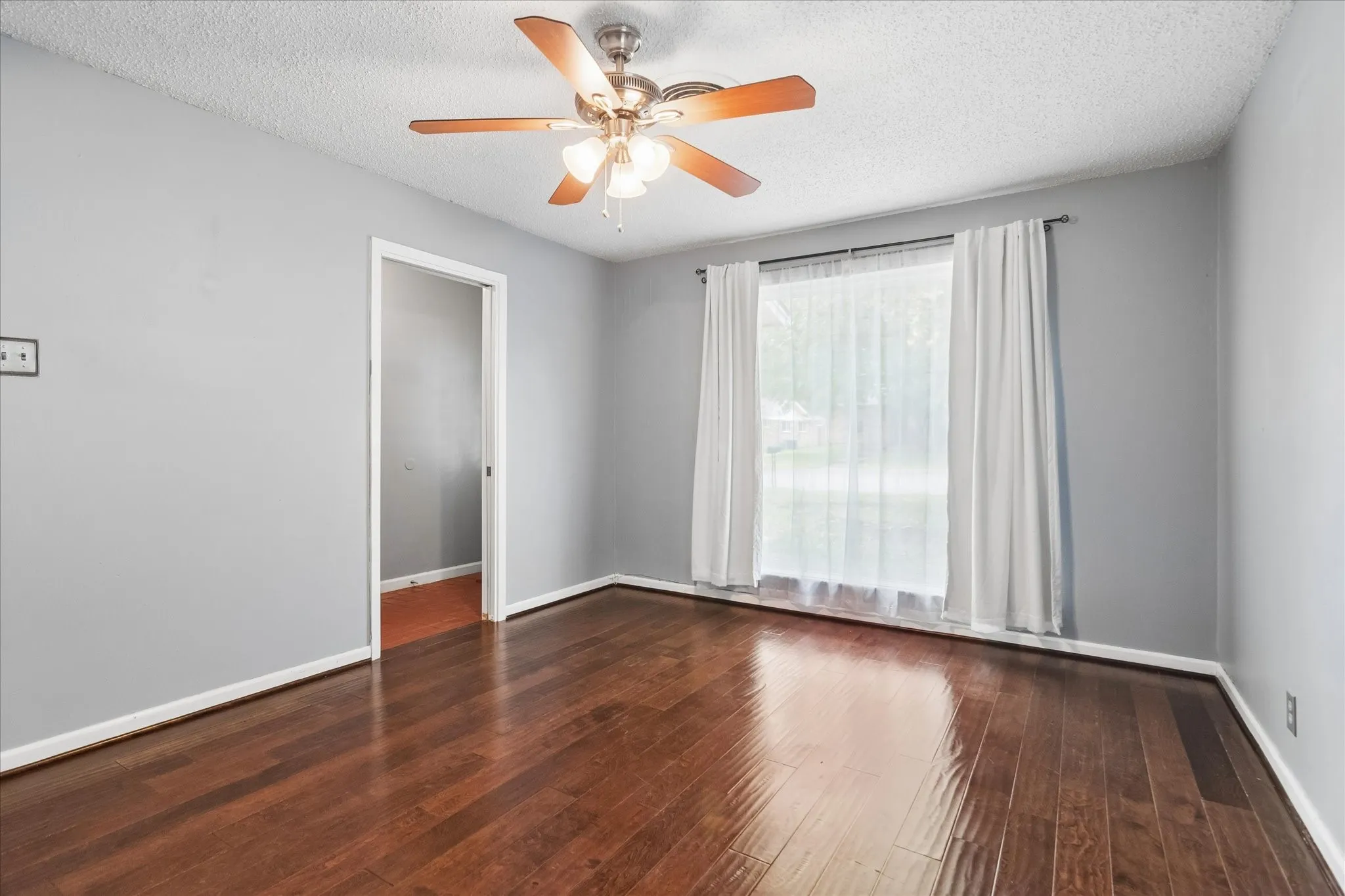 Single Family Residence For Sale in Grayson County , 1109 S Valentine Drive, Sherman, Texas 75090, 3 Bedroom, 2 Bathroom, 2 Garage spaces, 1,486 Sqft, built in 1965, mls#21395397, Real Estate Agent in Sherman, Homes For Sale in Grayson county, Homes For Sale in Sherman, Realtor in Sherman Texas, Real Estate Brokerage Independent Realty Texas, Luminita Cordes Realtor