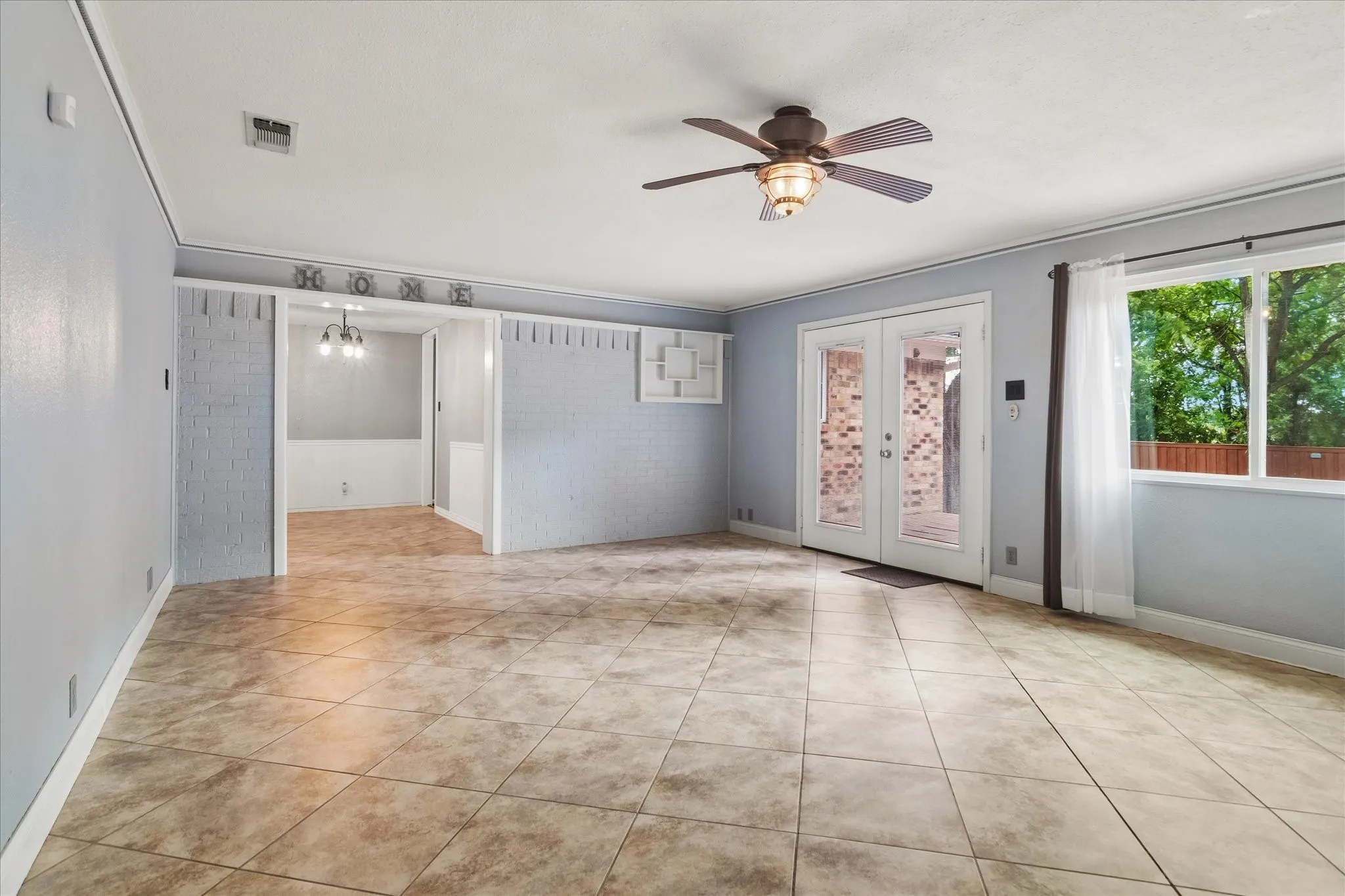Single Family Residence For Sale in Grayson County , 1109 S Valentine Drive, Sherman, Texas 75090, 3 Bedroom, 2 Bathroom, 2 Garage spaces, 1,486 Sqft, built in 1965, mls#21395397, Real Estate Agent in Sherman, Homes For Sale in Grayson county, Homes For Sale in Sherman, Realtor in Sherman Texas, Real Estate Brokerage Independent Realty Texas, Luminita Cordes Realtor
