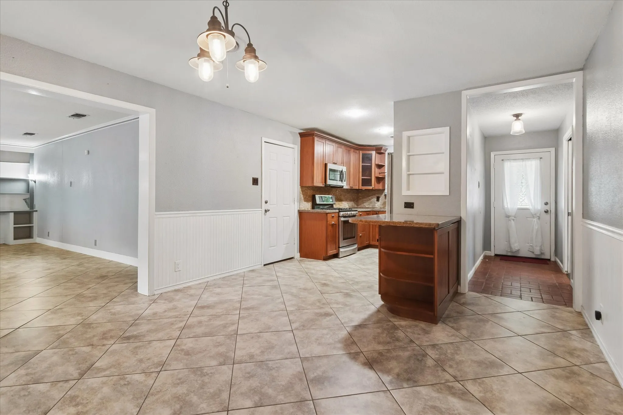 Single Family Residence For Sale in Grayson County , 1109 S Valentine Drive, Sherman, Texas 75090, 3 Bedroom, 2 Bathroom, 2 Garage spaces, 1,486 Sqft, built in 1965, mls#21395397, Real Estate Agent in Sherman, Homes For Sale in Grayson county, Homes For Sale in Sherman, Realtor in Sherman Texas, Real Estate Brokerage Independent Realty Texas, Luminita Cordes Realtor