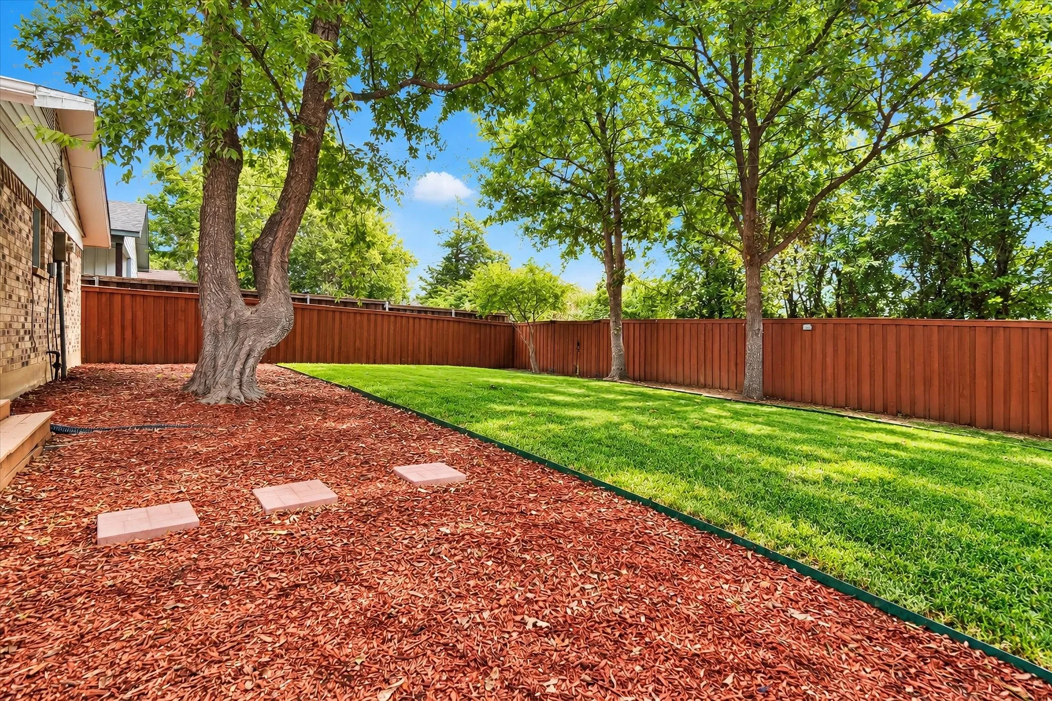 Single Family Residence For Sale in Grayson County , 1109 S Valentine Drive, Sherman, Texas 75090, 3 Bedroom, 2 Bathroom, 2 Garage spaces, 1,486 Sqft, built in 1965, mls#21395397, Real Estate Agent in Sherman, Homes For Sale in Grayson county, Homes For Sale in Sherman, Realtor in Sherman Texas, Real Estate Brokerage Independent Realty Texas, Luminita Cordes Realtor