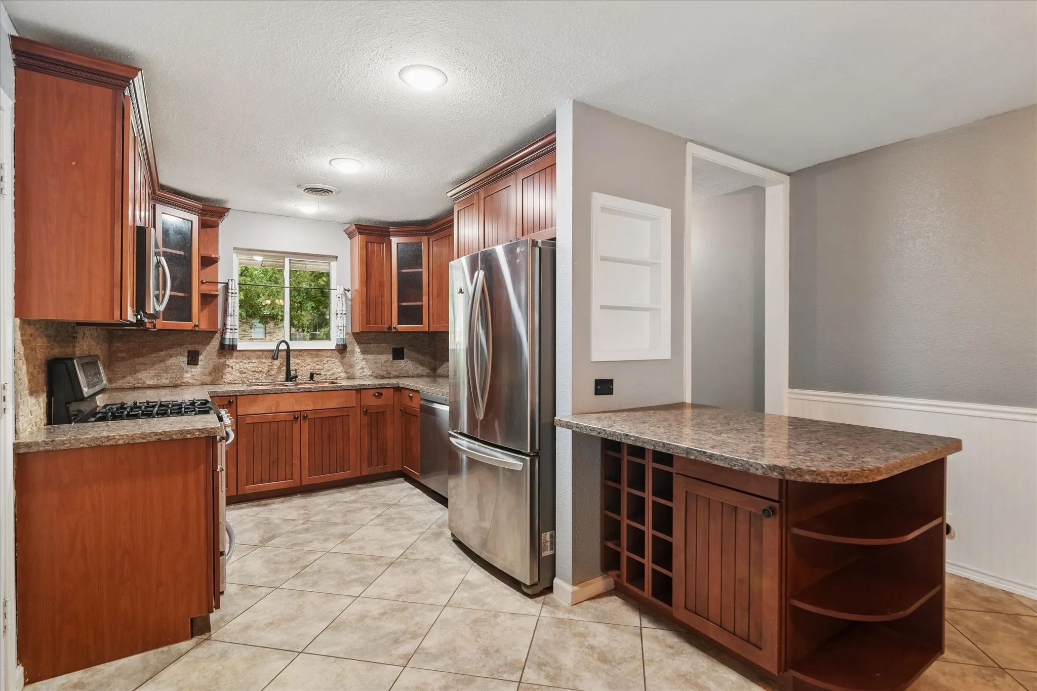 Single Family Residence For Sale in Grayson County , 1109 S Valentine Drive, Sherman, Texas 75090, 3 Bedroom, 2 Bathroom, 2 Garage spaces, 1,486 Sqft, built in 1965, mls#21395397, Real Estate Agent in Sherman, Homes For Sale in Grayson county, Homes For Sale in Sherman, Realtor in Sherman Texas, Real Estate Brokerage Independent Realty Texas, Luminita Cordes Realtor