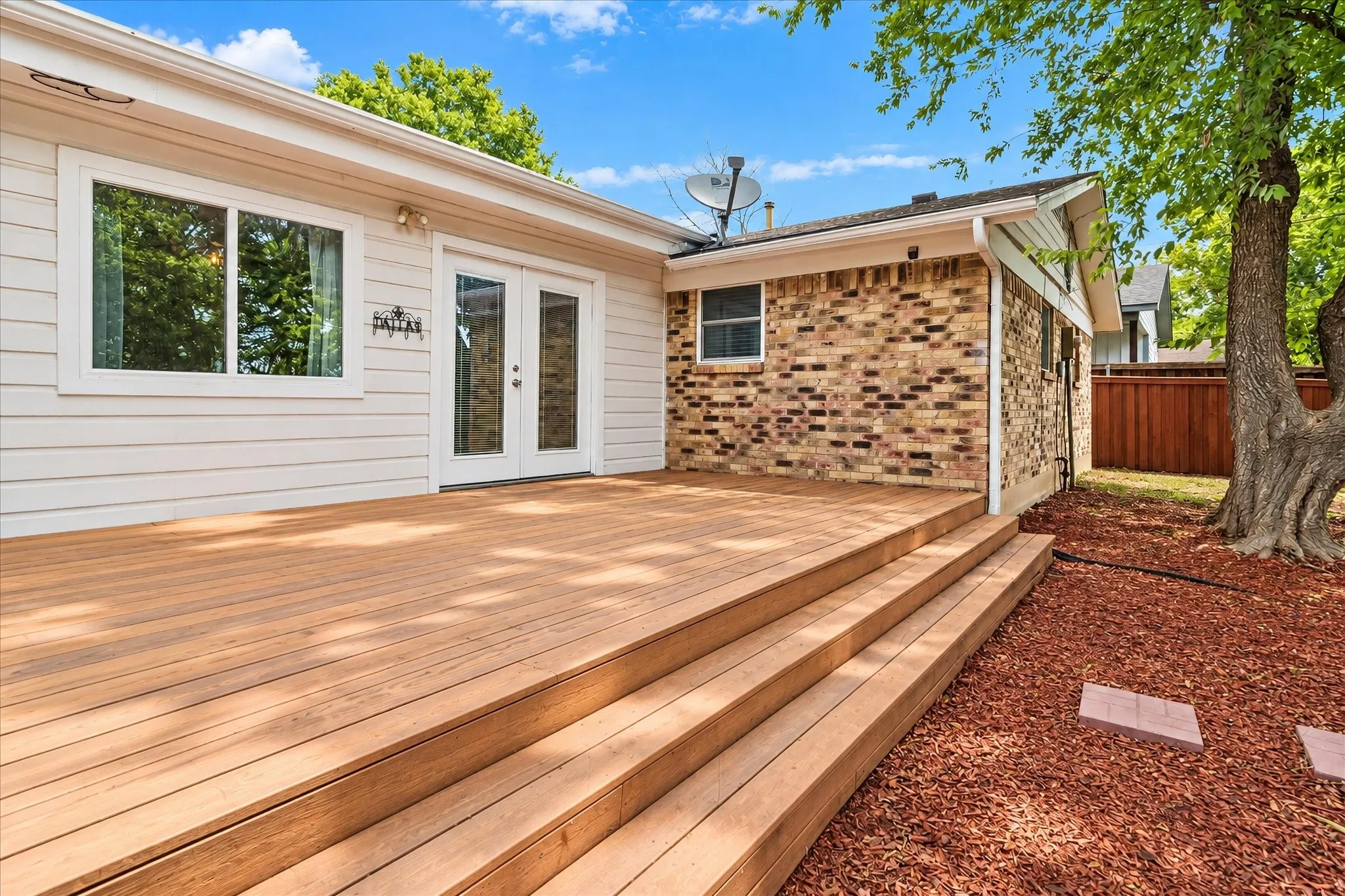 Single Family Residence For Sale in Grayson County , 1109 S Valentine Drive, Sherman, Texas 75090, 3 Bedroom, 2 Bathroom, 2 Garage spaces, 1,486 Sqft, built in 1965, mls#21395397, Real Estate Agent in Sherman, Homes For Sale in Grayson county, Homes For Sale in Sherman, Realtor in Sherman Texas, Real Estate Brokerage Independent Realty Texas, Luminita Cordes Realtor