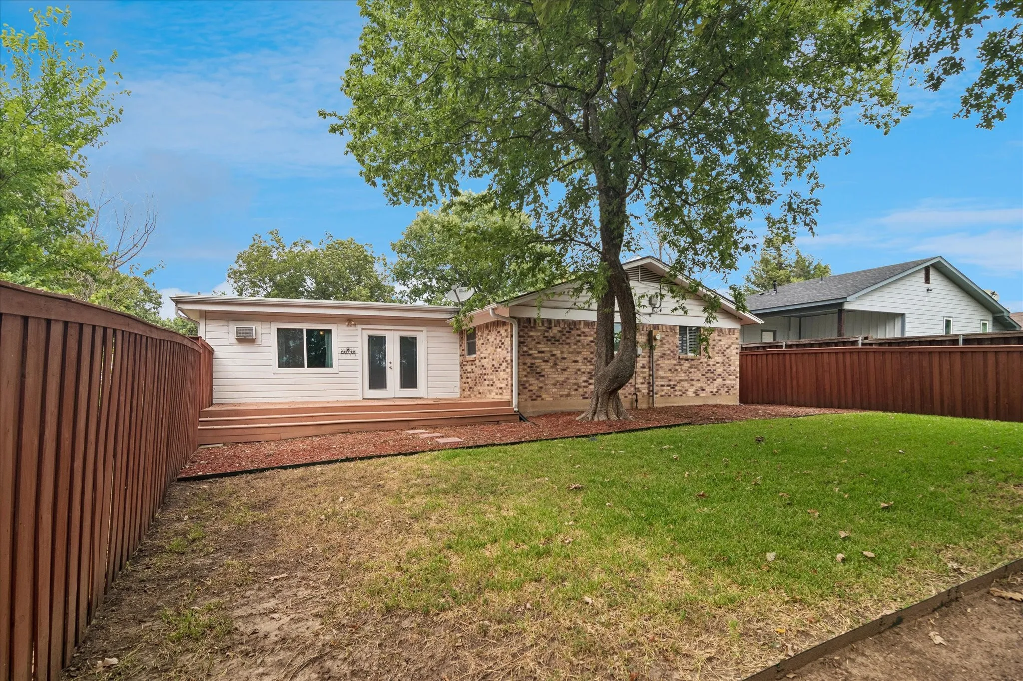 Single Family Residence For Sale in Grayson County , 1109 S Valentine Drive, Sherman, Texas 75090, 3 Bedroom, 2 Bathroom, 2 Garage spaces, 1,486 Sqft, built in 1965, mls#21395397, Real Estate Agent in Sherman, Homes For Sale in Grayson county, Homes For Sale in Sherman, Realtor in Sherman Texas, Real Estate Brokerage Independent Realty Texas, Luminita Cordes Realtor