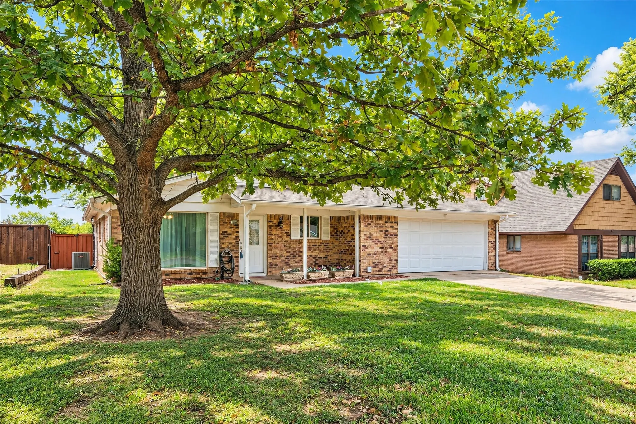 Single Family Residence For Sale in Grayson County , 1109 S Valentine Drive, Sherman, Texas 75090, 3 Bedroom, 2 Bathroom, 2 Garage spaces, 1,486 Sqft, built in 1965, mls#21395397, Real Estate Agent in Sherman, Homes For Sale in Grayson county, Homes For Sale in Sherman, Realtor in Sherman Texas, Real Estate Brokerage Independent Realty Texas, Luminita Cordes Realtor