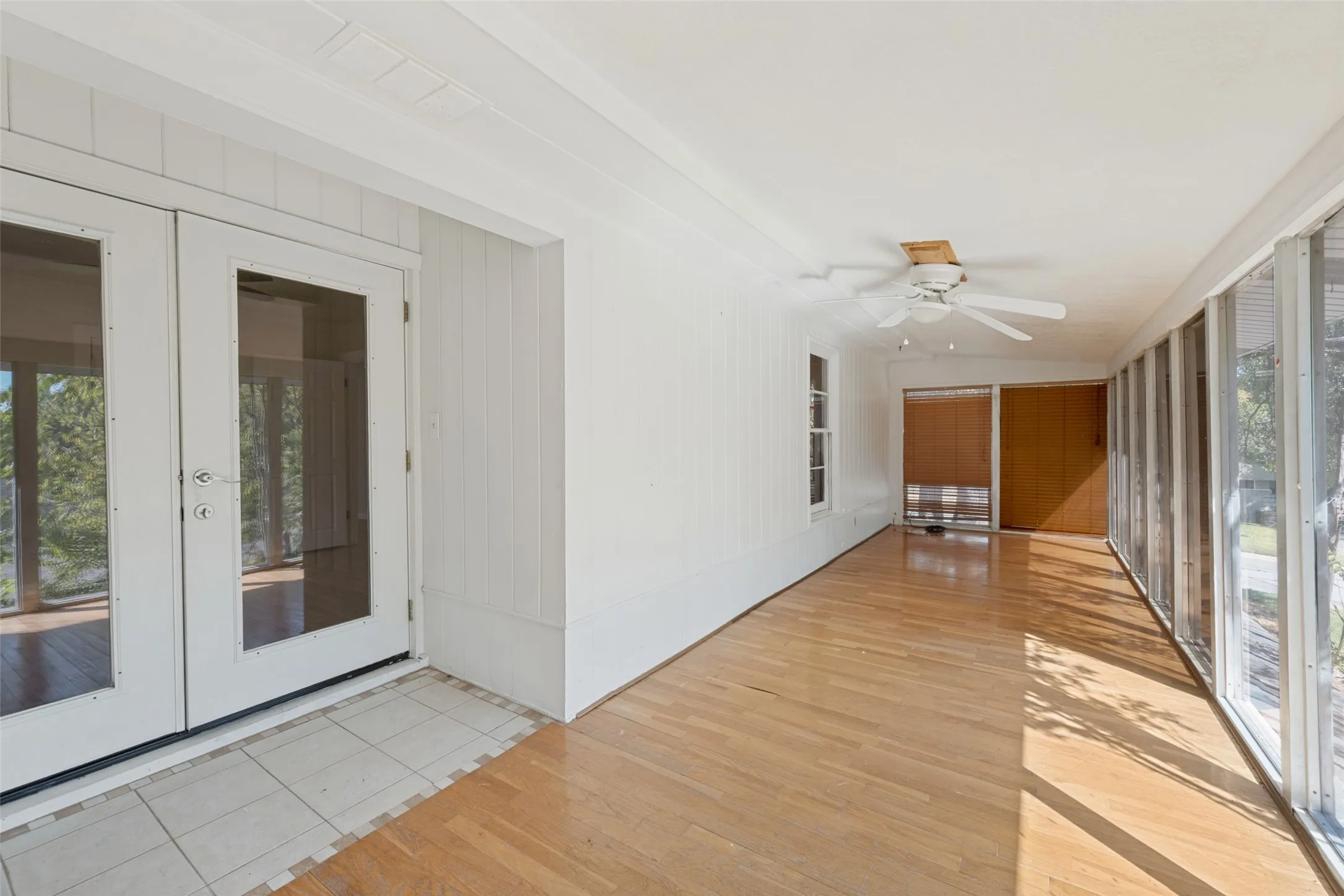 Single Family Residence For Sale in Tarrant County , 6567 Malvey Avenue, Fort Worth, Texas 76116, 3 Bedroom, 3 Bathroom, 2 Garage spaces, 2,082 Sqft, built in 1955, mls#21394853, Real Estate Agent in Fort Worth, Homes For Sale in Tarrant county, Homes For Sale in Fort Worth, Realtor in Fort Worth Texas, Real Estate Brokerage Independent Realty Texas, Luminita Cordes Realtor