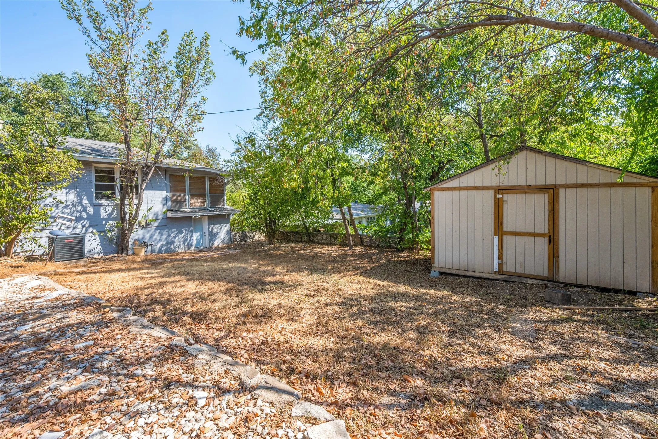 Single Family Residence For Sale in Tarrant County , 6567 Malvey Avenue, Fort Worth, Texas 76116, 3 Bedroom, 3 Bathroom, 2 Garage spaces, 2,082 Sqft, built in 1955, mls#21394853, Real Estate Agent in Fort Worth, Homes For Sale in Tarrant county, Homes For Sale in Fort Worth, Realtor in Fort Worth Texas, Real Estate Brokerage Independent Realty Texas, Luminita Cordes Realtor