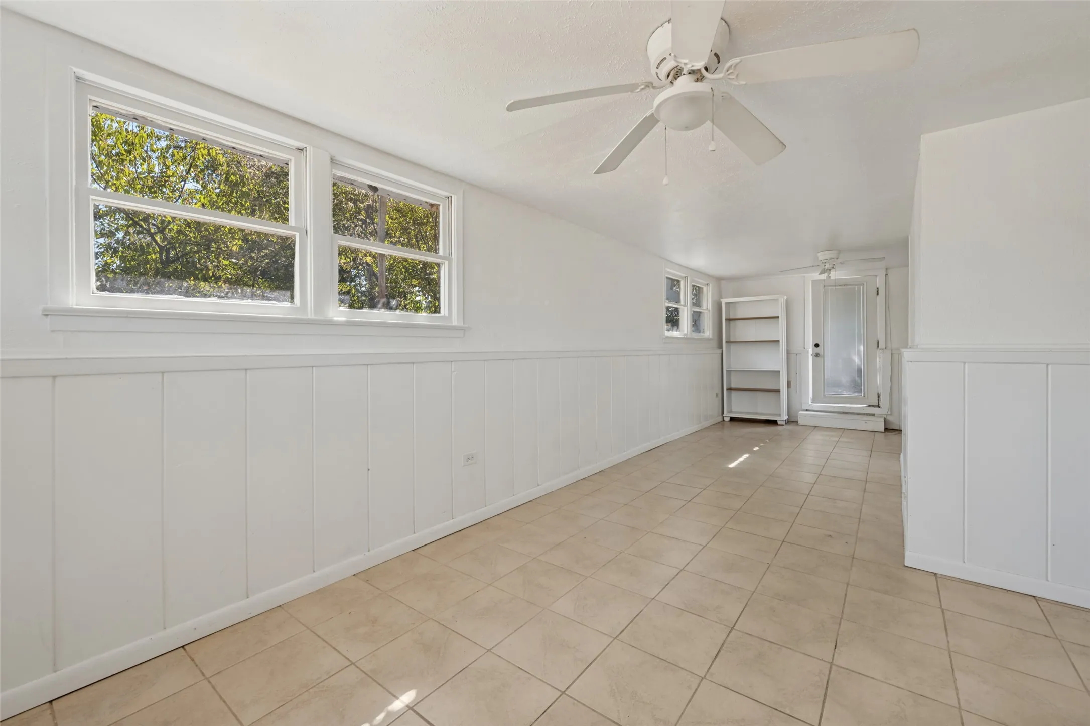 Single Family Residence For Sale in Tarrant County , 6567 Malvey Avenue, Fort Worth, Texas 76116, 3 Bedroom, 3 Bathroom, 2 Garage spaces, 2,082 Sqft, built in 1955, mls#21394853, Real Estate Agent in Fort Worth, Homes For Sale in Tarrant county, Homes For Sale in Fort Worth, Realtor in Fort Worth Texas, Real Estate Brokerage Independent Realty Texas, Luminita Cordes Realtor