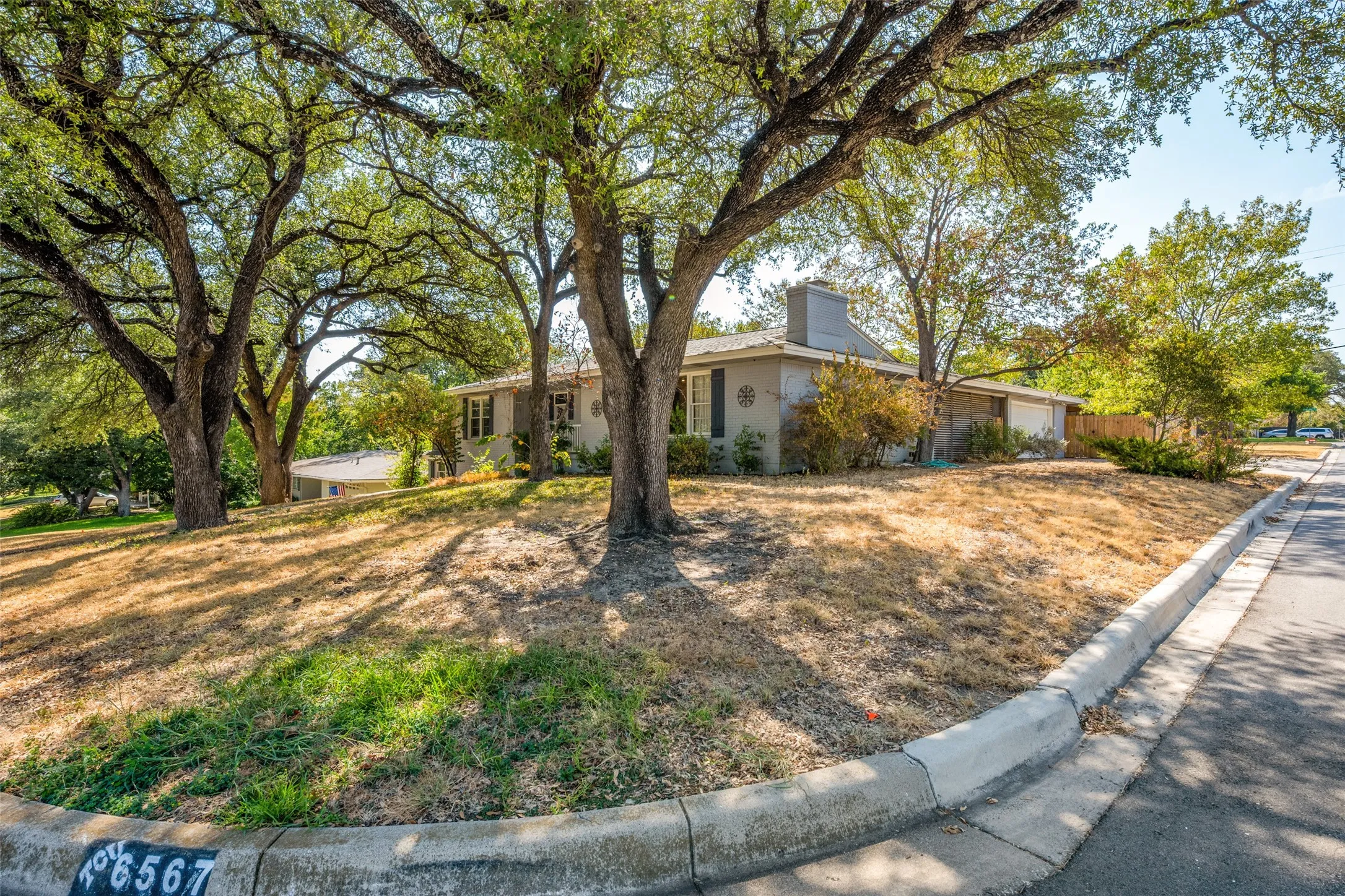 Single Family Residence For Sale in Tarrant County , 6567 Malvey Avenue, Fort Worth, Texas 76116, 3 Bedroom, 3 Bathroom, 2 Garage spaces, 2,082 Sqft, built in 1955, mls#21394853, Real Estate Agent in Fort Worth, Homes For Sale in Tarrant county, Homes For Sale in Fort Worth, Realtor in Fort Worth Texas, Real Estate Brokerage Independent Realty Texas, Luminita Cordes Realtor