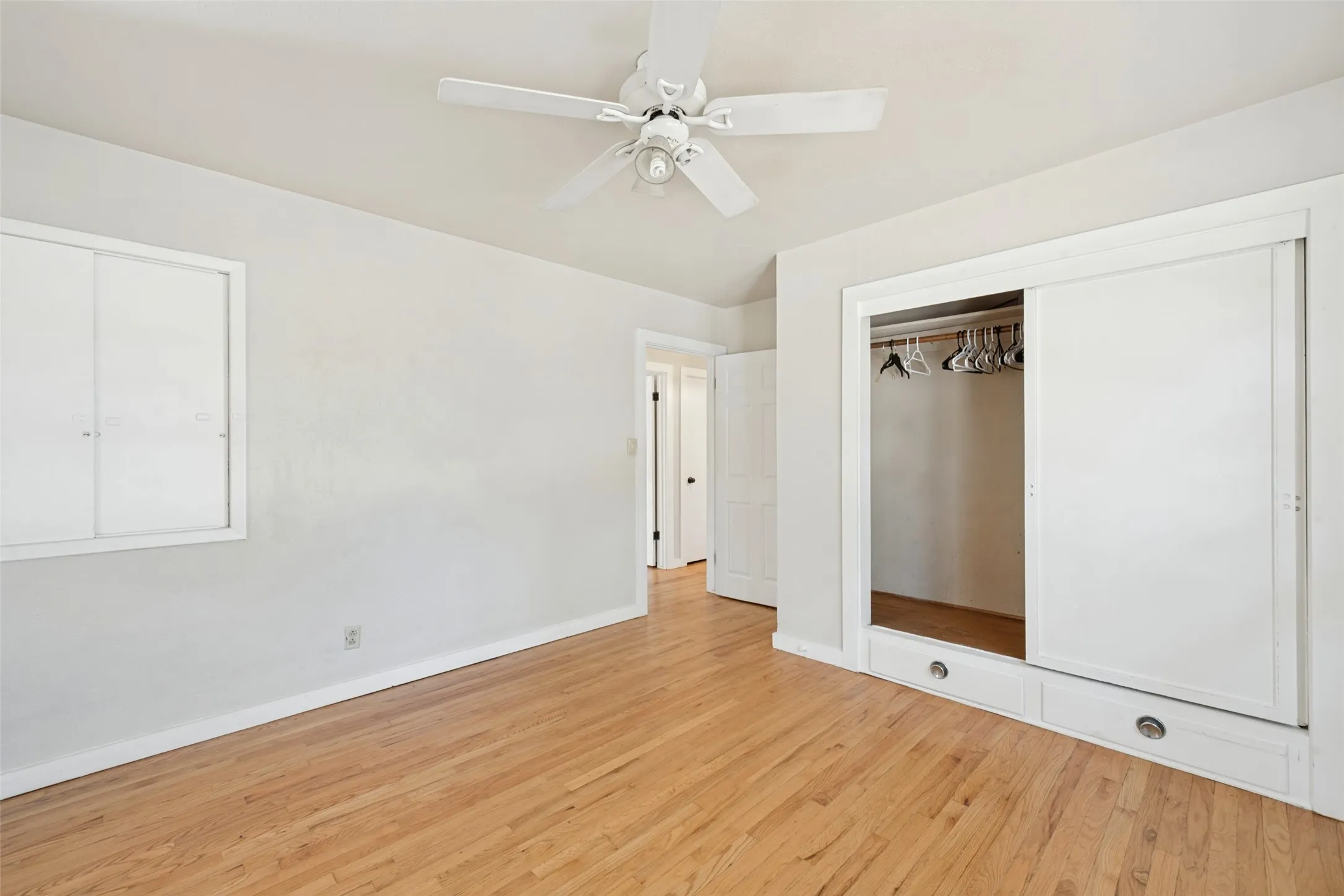 Single Family Residence For Sale in Tarrant County , 6567 Malvey Avenue, Fort Worth, Texas 76116, 3 Bedroom, 3 Bathroom, 2 Garage spaces, 2,082 Sqft, built in 1955, mls#21394853, Real Estate Agent in Fort Worth, Homes For Sale in Tarrant county, Homes For Sale in Fort Worth, Realtor in Fort Worth Texas, Real Estate Brokerage Independent Realty Texas, Luminita Cordes Realtor