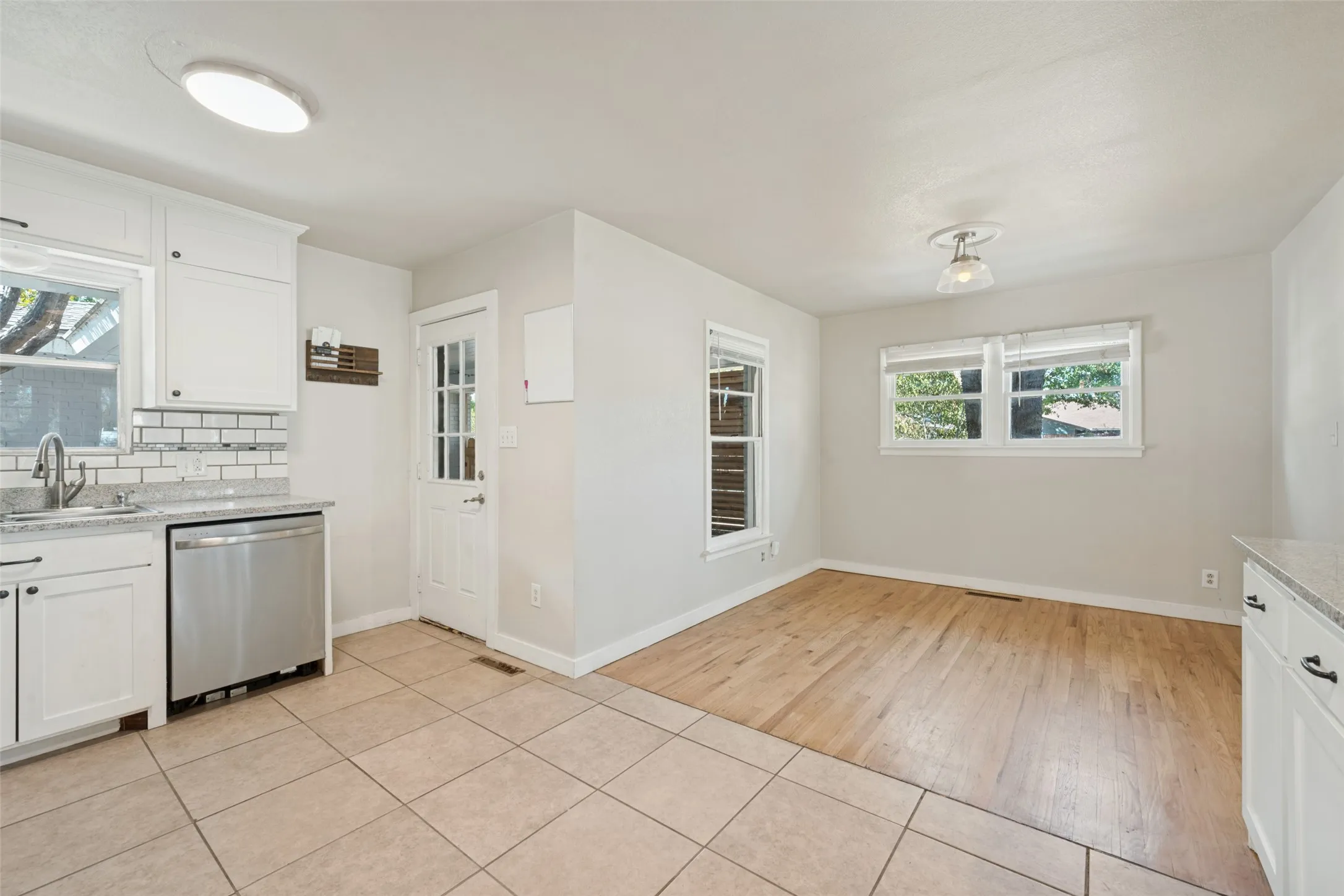 Single Family Residence For Sale in Tarrant County , 6567 Malvey Avenue, Fort Worth, Texas 76116, 3 Bedroom, 3 Bathroom, 2 Garage spaces, 2,082 Sqft, built in 1955, mls#21394853, Real Estate Agent in Fort Worth, Homes For Sale in Tarrant county, Homes For Sale in Fort Worth, Realtor in Fort Worth Texas, Real Estate Brokerage Independent Realty Texas, Luminita Cordes Realtor