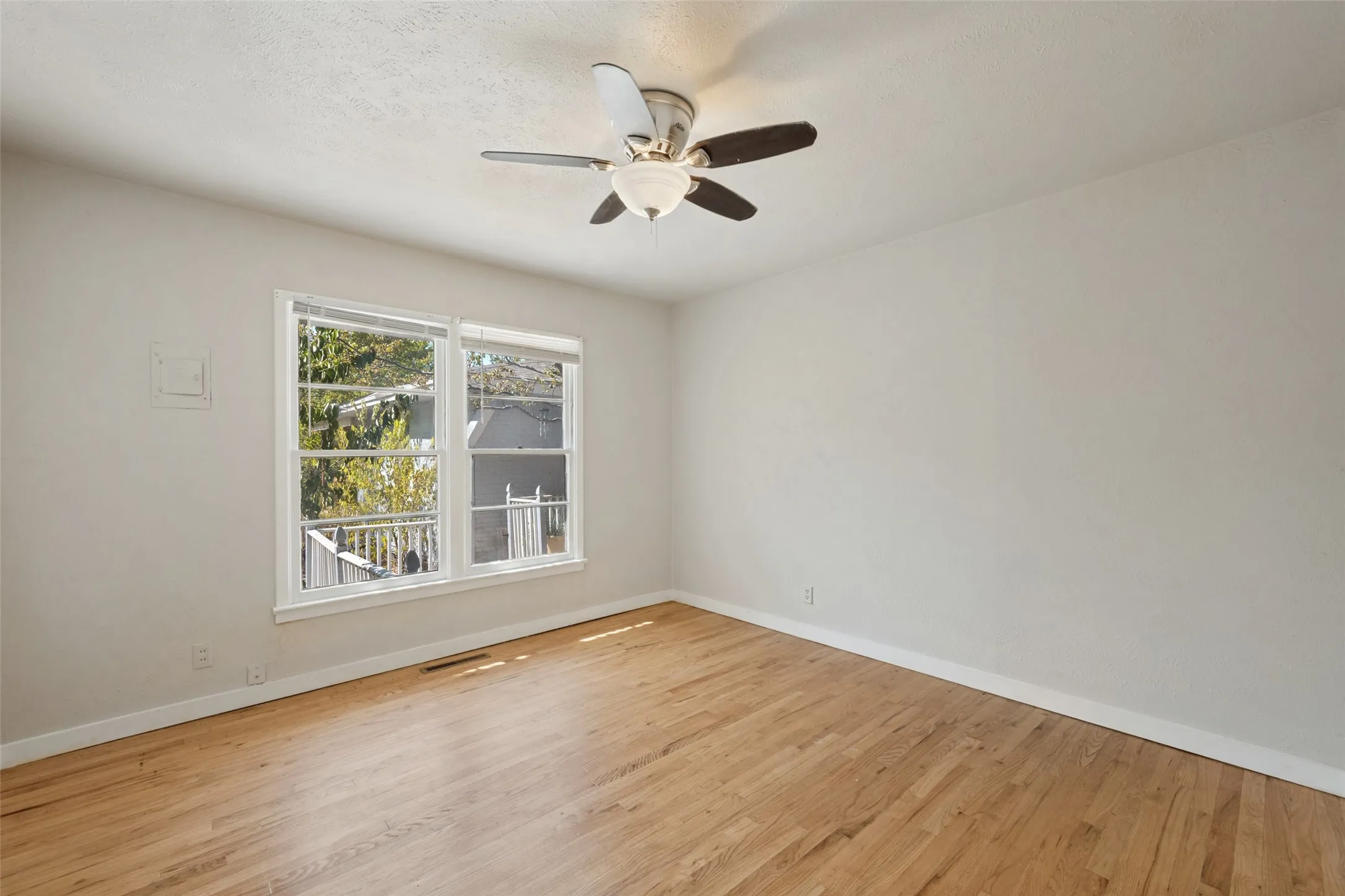 Single Family Residence For Sale in Tarrant County , 6567 Malvey Avenue, Fort Worth, Texas 76116, 3 Bedroom, 3 Bathroom, 2 Garage spaces, 2,082 Sqft, built in 1955, mls#21394853, Real Estate Agent in Fort Worth, Homes For Sale in Tarrant county, Homes For Sale in Fort Worth, Realtor in Fort Worth Texas, Real Estate Brokerage Independent Realty Texas, Luminita Cordes Realtor