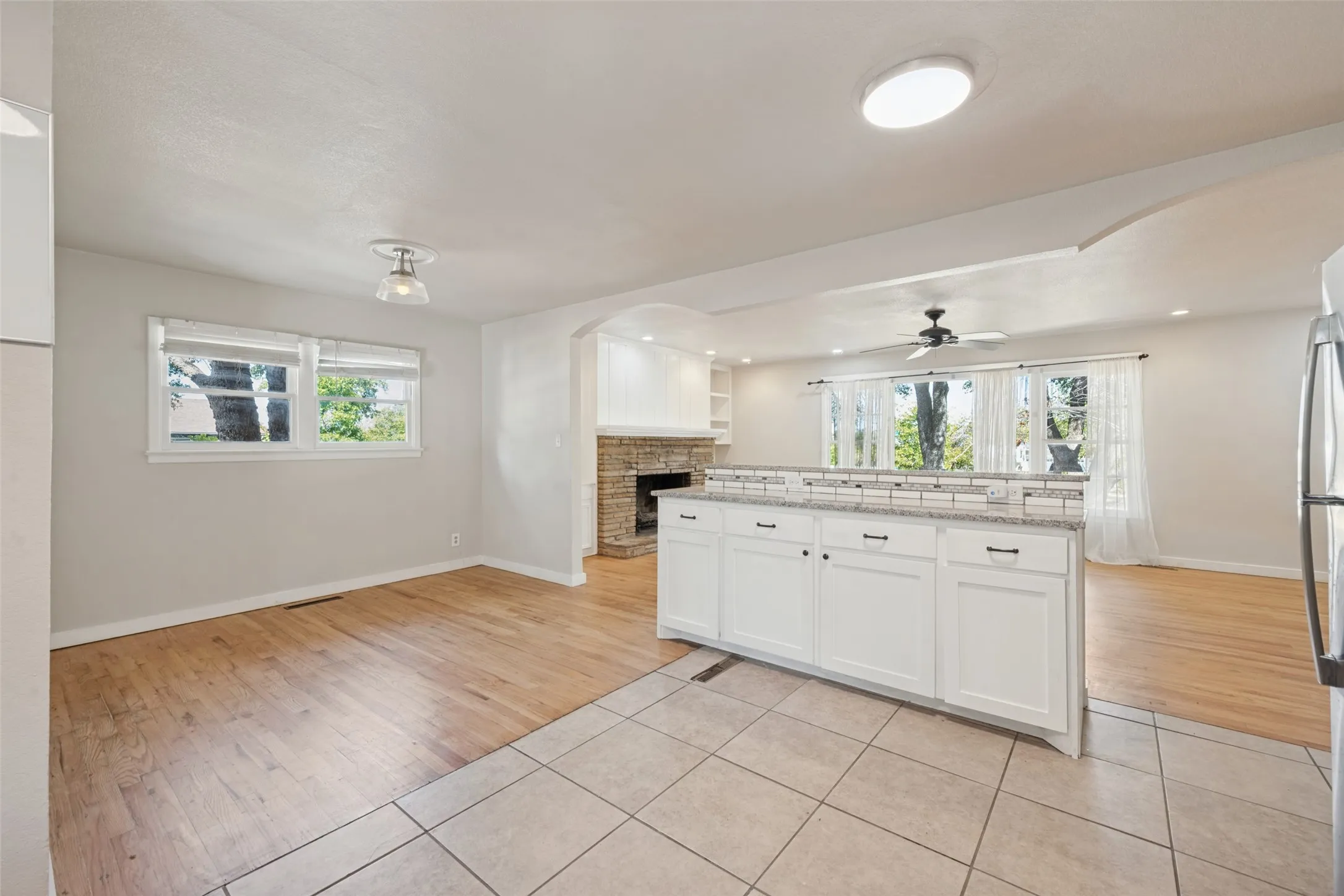 Single Family Residence For Sale in Tarrant County , 6567 Malvey Avenue, Fort Worth, Texas 76116, 3 Bedroom, 3 Bathroom, 2 Garage spaces, 2,082 Sqft, built in 1955, mls#21394853, Real Estate Agent in Fort Worth, Homes For Sale in Tarrant county, Homes For Sale in Fort Worth, Realtor in Fort Worth Texas, Real Estate Brokerage Independent Realty Texas, Luminita Cordes Realtor