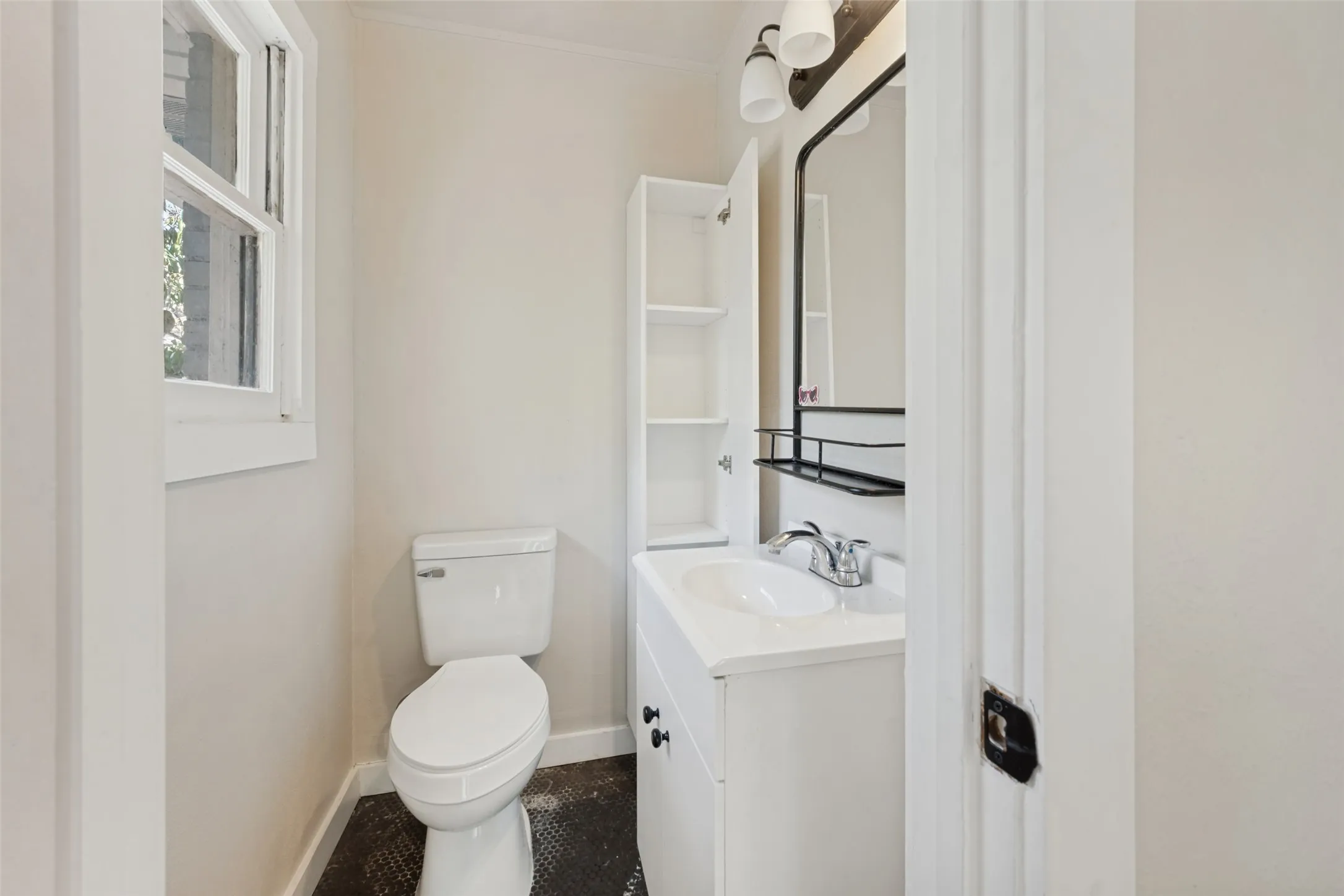 Single Family Residence For Sale in Tarrant County , 6567 Malvey Avenue, Fort Worth, Texas 76116, 3 Bedroom, 3 Bathroom, 2 Garage spaces, 2,082 Sqft, built in 1955, mls#21394853, Real Estate Agent in Fort Worth, Homes For Sale in Tarrant county, Homes For Sale in Fort Worth, Realtor in Fort Worth Texas, Real Estate Brokerage Independent Realty Texas, Luminita Cordes Realtor