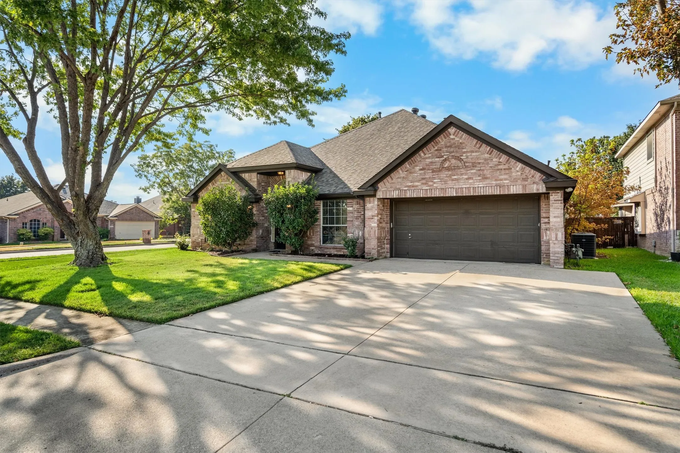 Single Family Residence For Sale in Denton County , 1718 Falcon Drive, Corinth, Texas 76210, 4 Bedroom, 3 Bathroom, 2 Garage spaces, 2,687 Sqft, built in 1999, mls#21391793, Real Estate Agent in Corinth, Homes For Sale in Denton county, Homes For Sale in Corinth, Realtor in Corinth Texas, Real Estate Brokerage Independent Realty Texas, Luminita Cordes Realtor