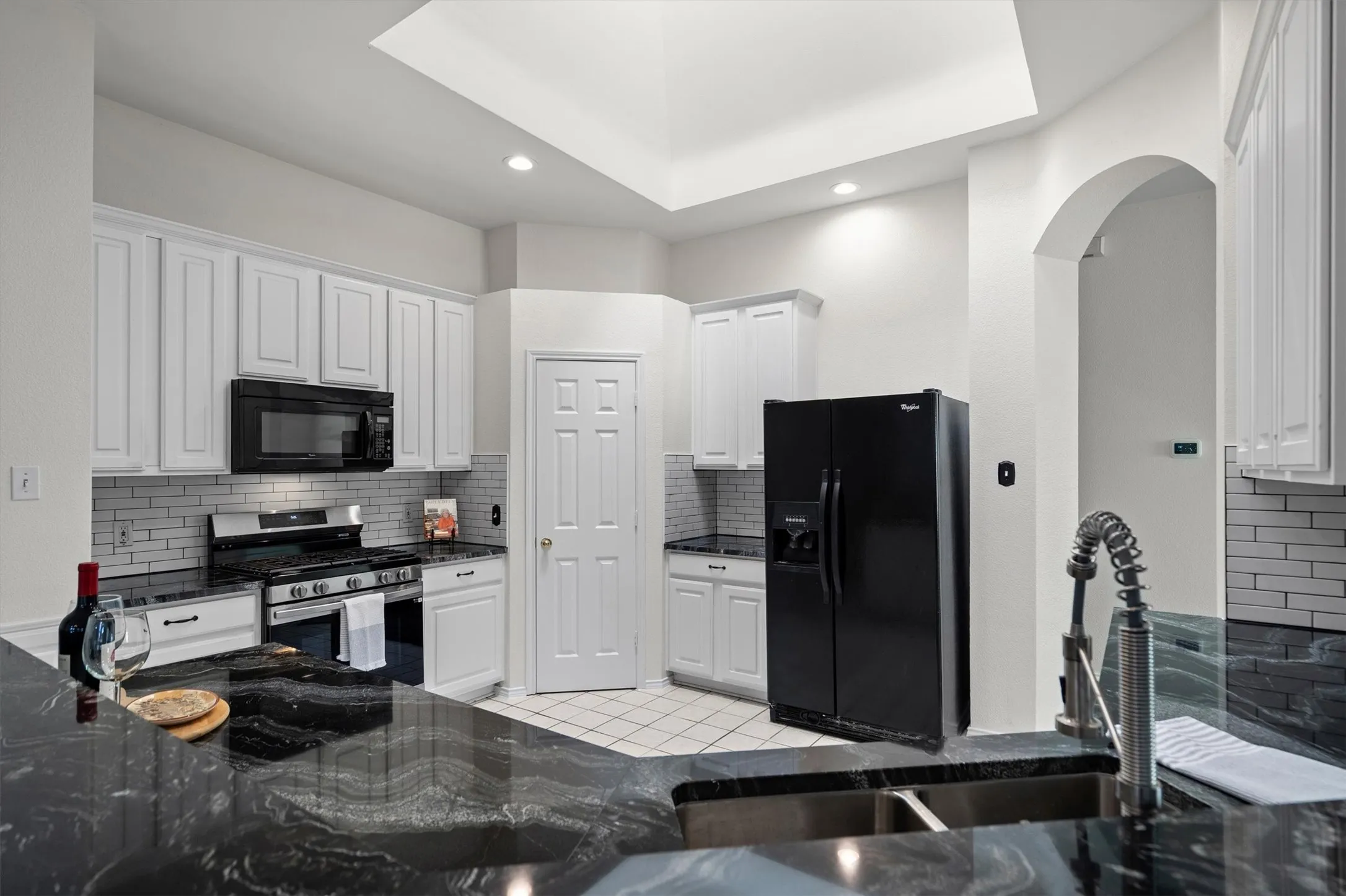 Single Family Residence For Sale in Denton County , 1718 Falcon Drive, Corinth, Texas 76210, 4 Bedroom, 3 Bathroom, 2 Garage spaces, 2,687 Sqft, built in 1999, mls#21391793, Real Estate Agent in Corinth, Homes For Sale in Denton county, Homes For Sale in Corinth, Realtor in Corinth Texas, Real Estate Brokerage Independent Realty Texas, Luminita Cordes Realtor