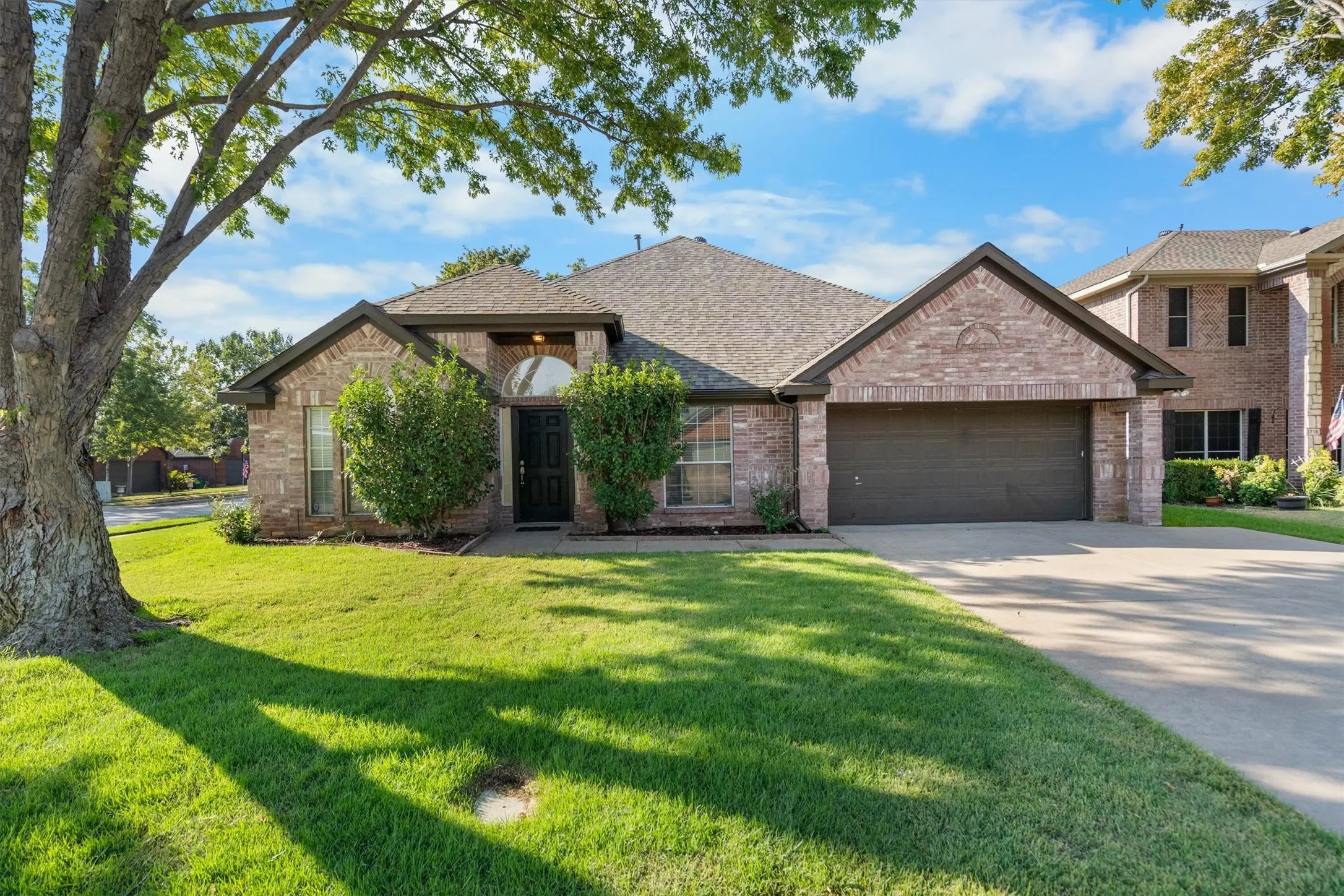 Single Family Residence For Sale in Denton County , 1718 Falcon Drive, Corinth, Texas 76210, 4 Bedroom, 3 Bathroom, 2 Garage spaces, 2,687 Sqft, built in 1999, mls#21391793, Real Estate Agent in Corinth, Homes For Sale in Denton county, Homes For Sale in Corinth, Realtor in Corinth Texas, Real Estate Brokerage Independent Realty Texas, Luminita Cordes Realtor