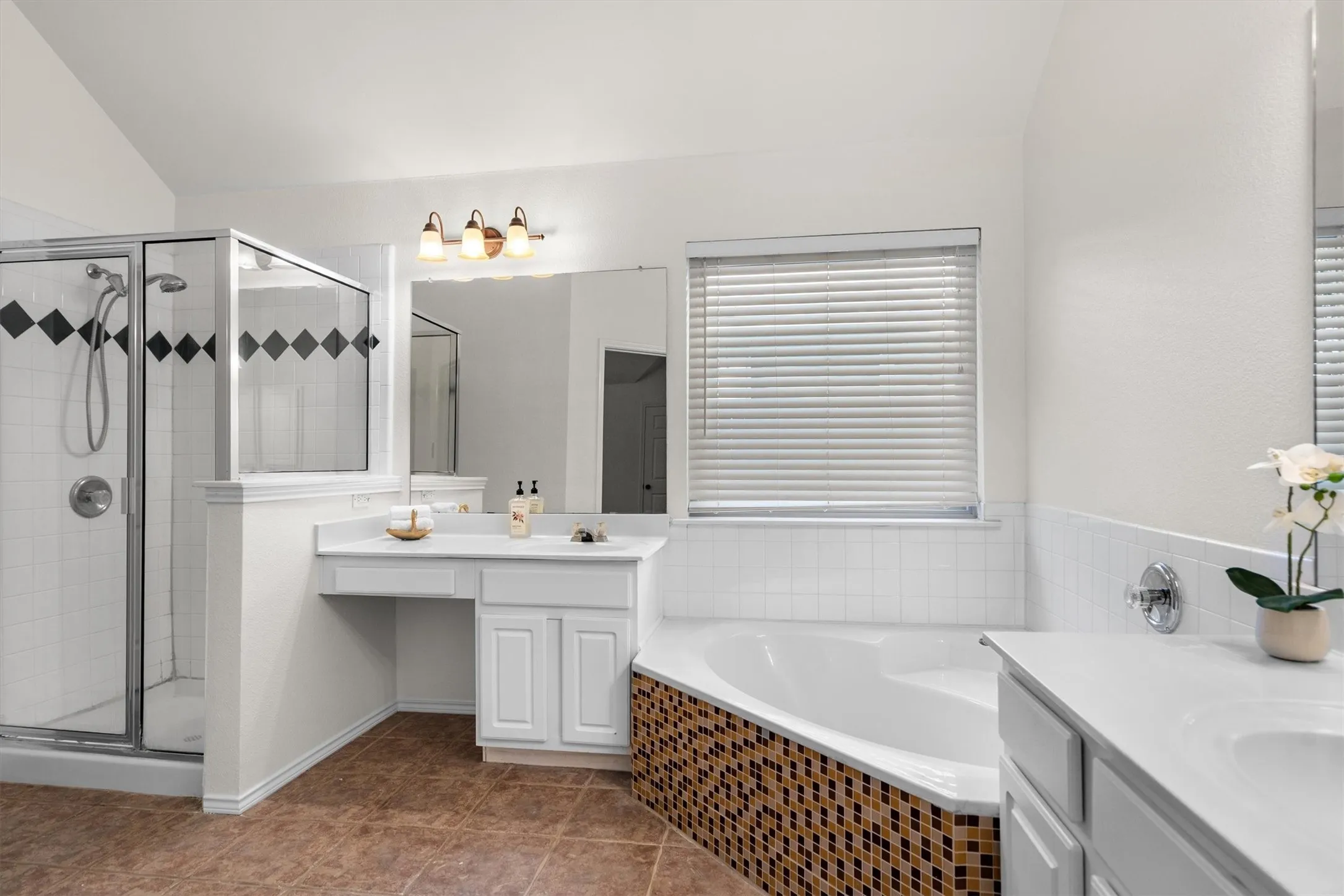 Single Family Residence For Sale in Denton County , 1718 Falcon Drive, Corinth, Texas 76210, 4 Bedroom, 3 Bathroom, 2 Garage spaces, 2,687 Sqft, built in 1999, mls#21391793, Real Estate Agent in Corinth, Homes For Sale in Denton county, Homes For Sale in Corinth, Realtor in Corinth Texas, Real Estate Brokerage Independent Realty Texas, Luminita Cordes Realtor