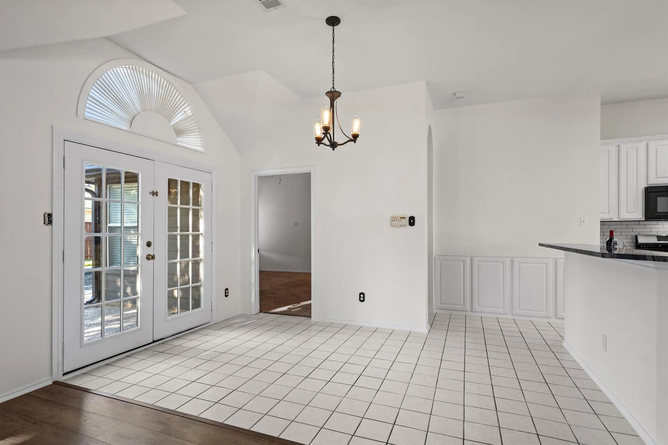 Single Family Residence For Sale in Denton County , 1718 Falcon Drive, Corinth, Texas 76210, 4 Bedroom, 3 Bathroom, 2 Garage spaces, 2,687 Sqft, built in 1999, mls#21391793, Real Estate Agent in Corinth, Homes For Sale in Denton county, Homes For Sale in Corinth, Realtor in Corinth Texas, Real Estate Brokerage Independent Realty Texas, Luminita Cordes Realtor