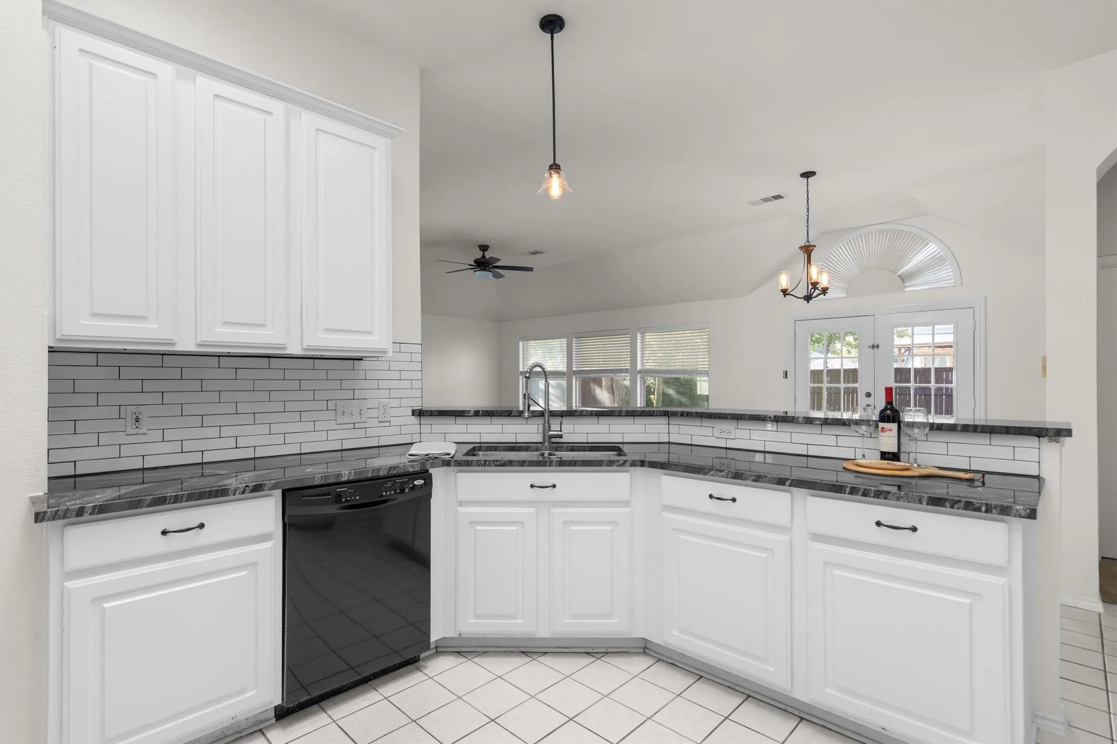 Single Family Residence For Sale in Denton County , 1718 Falcon Drive, Corinth, Texas 76210, 4 Bedroom, 3 Bathroom, 2 Garage spaces, 2,687 Sqft, built in 1999, mls#21391793, Real Estate Agent in Corinth, Homes For Sale in Denton county, Homes For Sale in Corinth, Realtor in Corinth Texas, Real Estate Brokerage Independent Realty Texas, Luminita Cordes Realtor