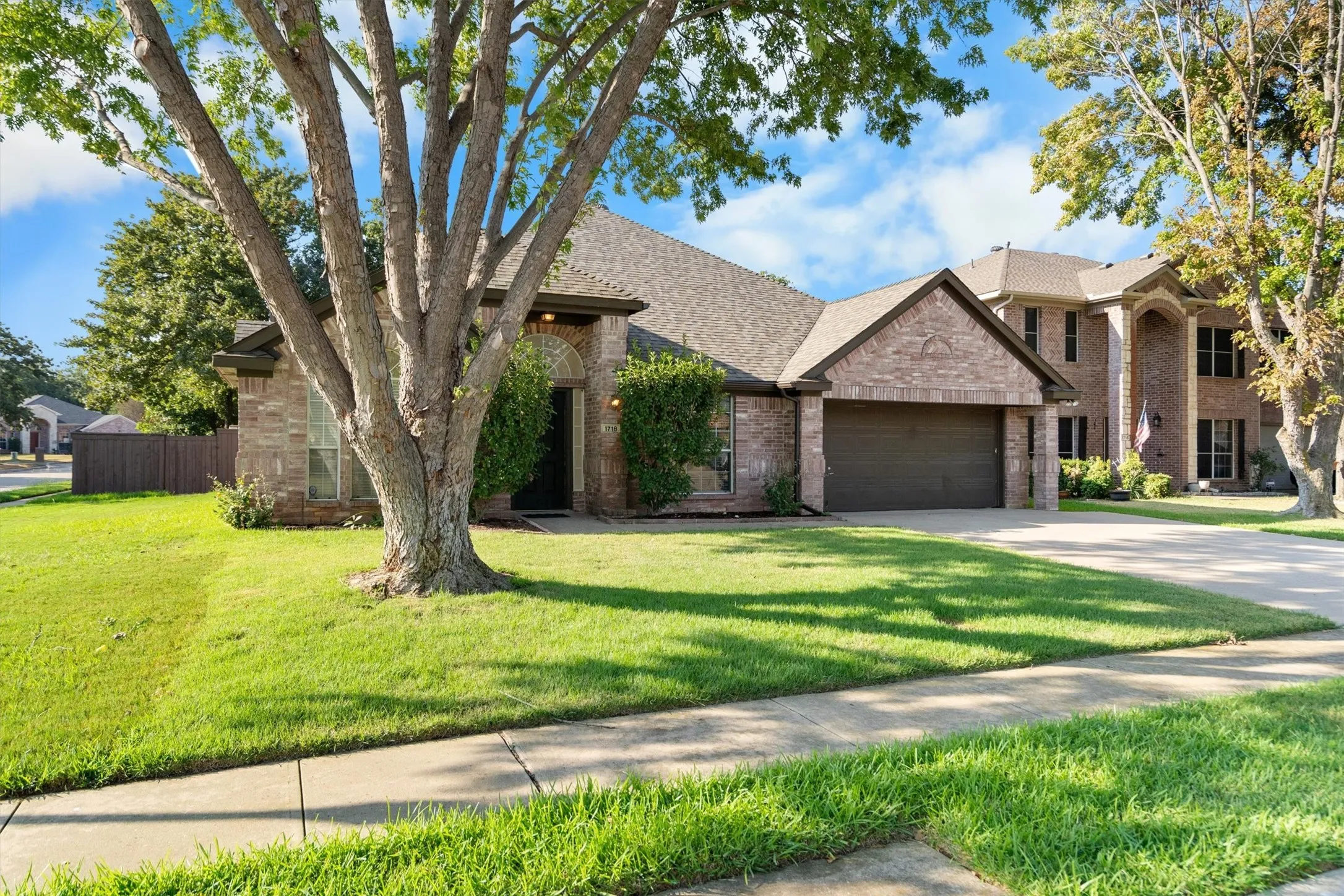 Single Family Residence For Sale in Denton County , 1718 Falcon Drive, Corinth, Texas 76210, 4 Bedroom, 3 Bathroom, 2 Garage spaces, 2,687 Sqft, built in 1999, mls#21391793, Real Estate Agent in Corinth, Homes For Sale in Denton county, Homes For Sale in Corinth, Realtor in Corinth Texas, Real Estate Brokerage Independent Realty Texas, Luminita Cordes Realtor