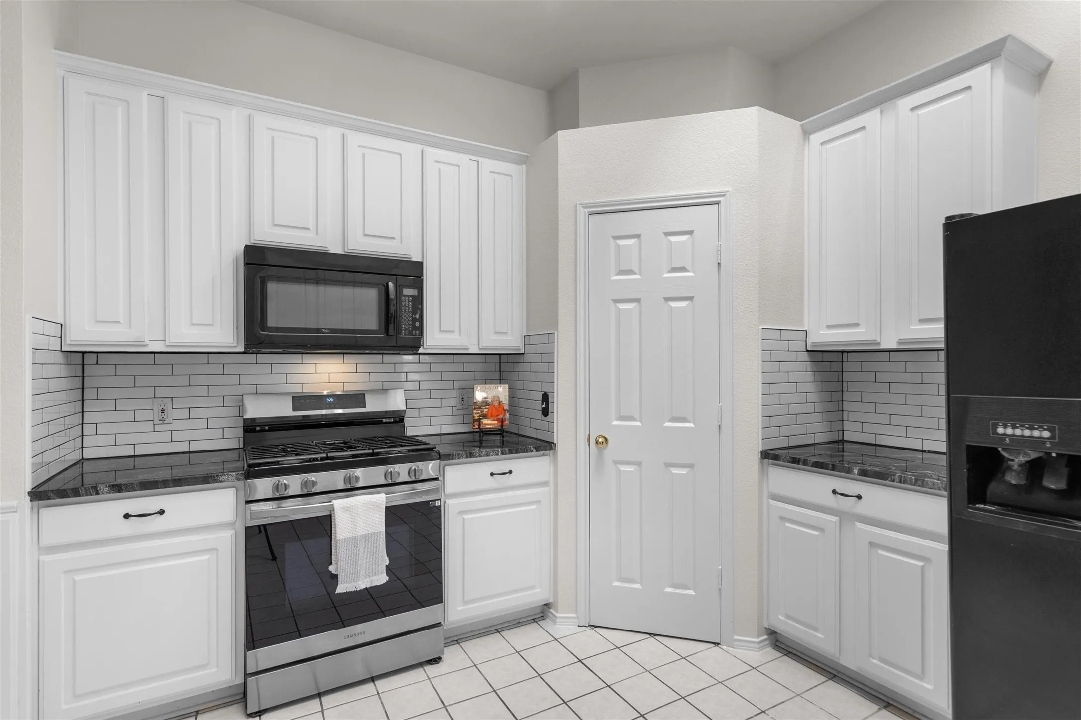 Single Family Residence For Sale in Denton County , 1718 Falcon Drive, Corinth, Texas 76210, 4 Bedroom, 3 Bathroom, 2 Garage spaces, 2,687 Sqft, built in 1999, mls#21391793, Real Estate Agent in Corinth, Homes For Sale in Denton county, Homes For Sale in Corinth, Realtor in Corinth Texas, Real Estate Brokerage Independent Realty Texas, Luminita Cordes Realtor